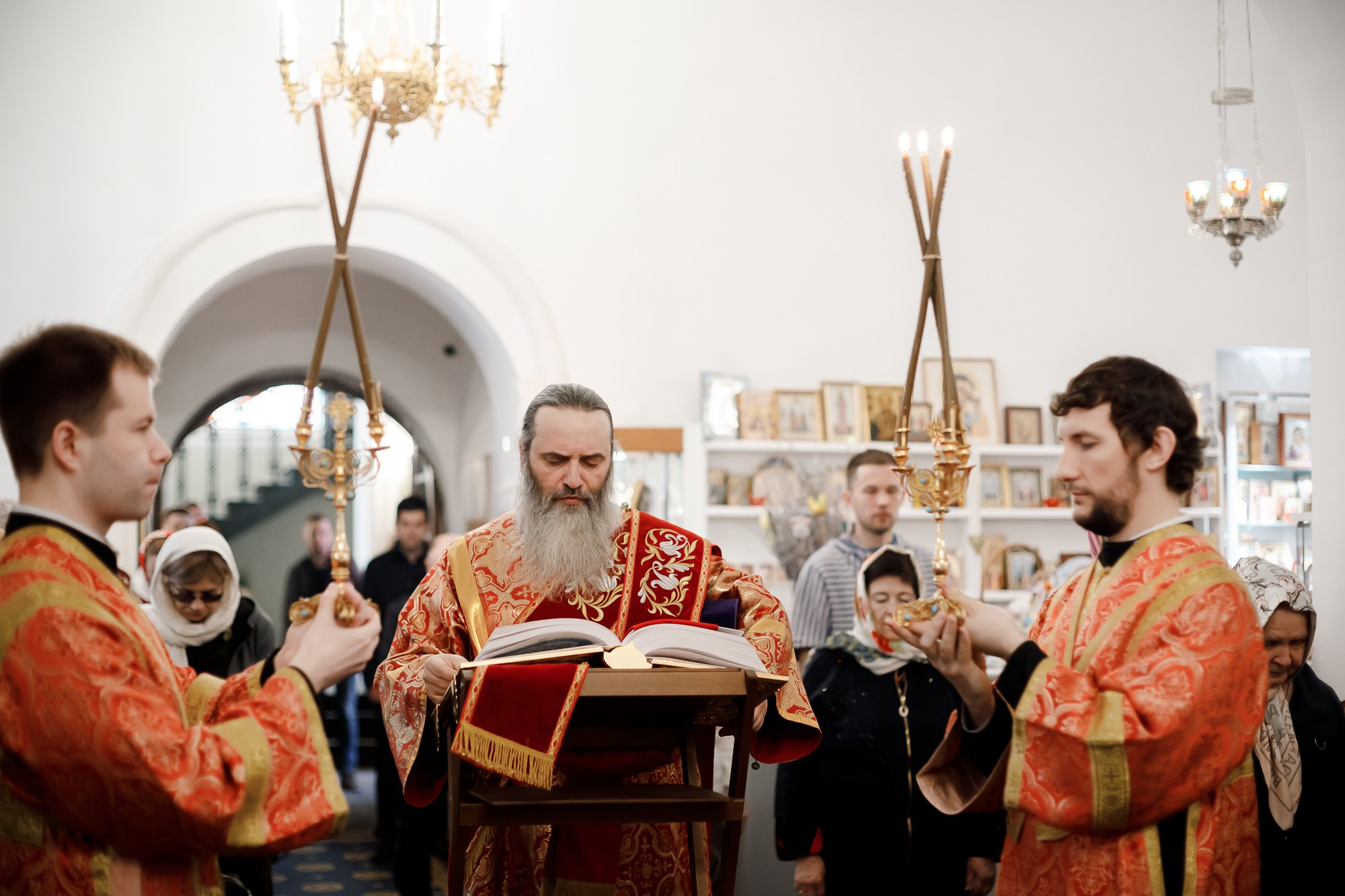 Служение митрополита Павла в среду Светлой седмицы. Храм апостола Иоанна Богослова под Вязом. Фотограф на венчание, крещение