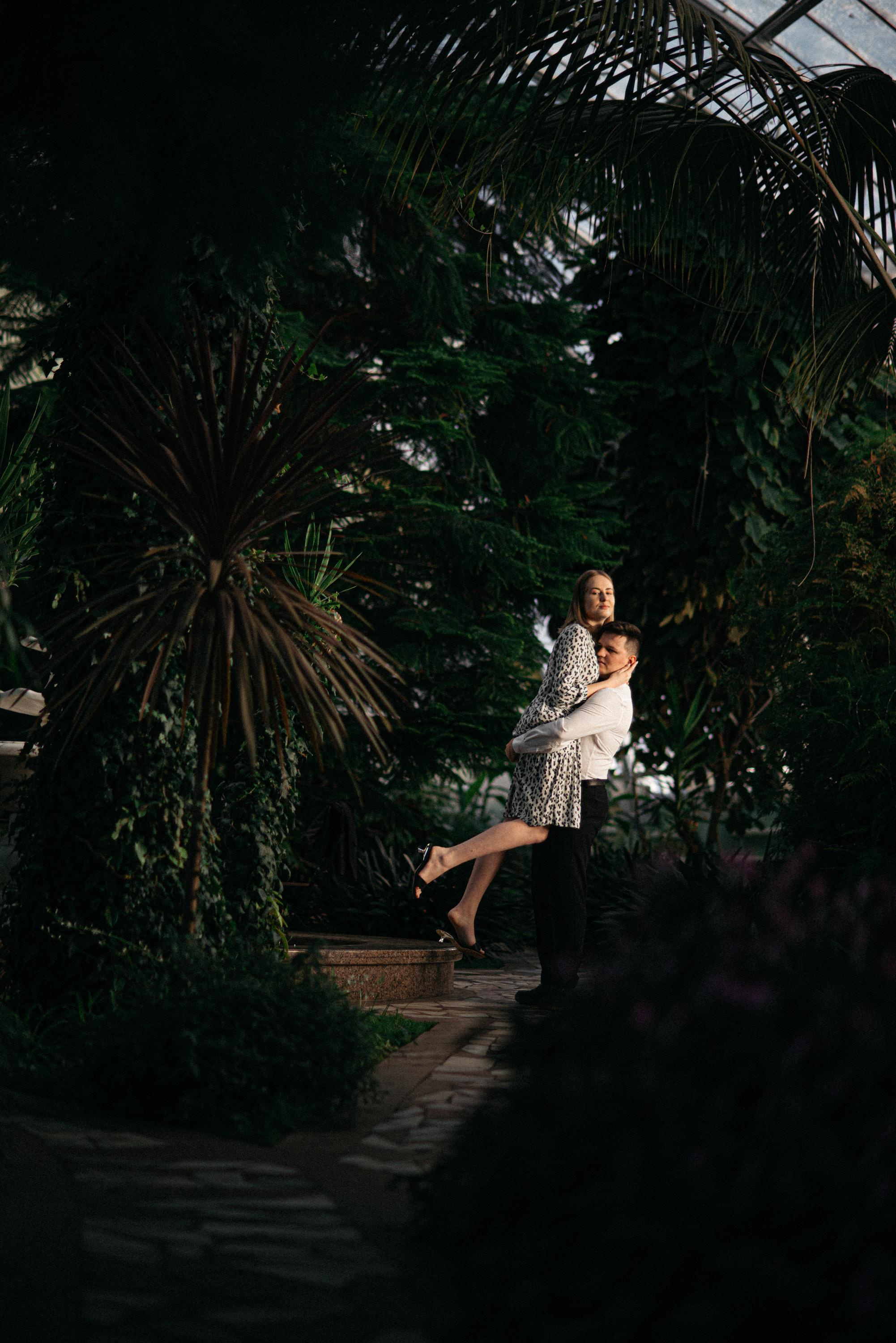 В зимнем саду (Санаторий Металлург). Свадебный фотограф Ижевск Петр Шишков