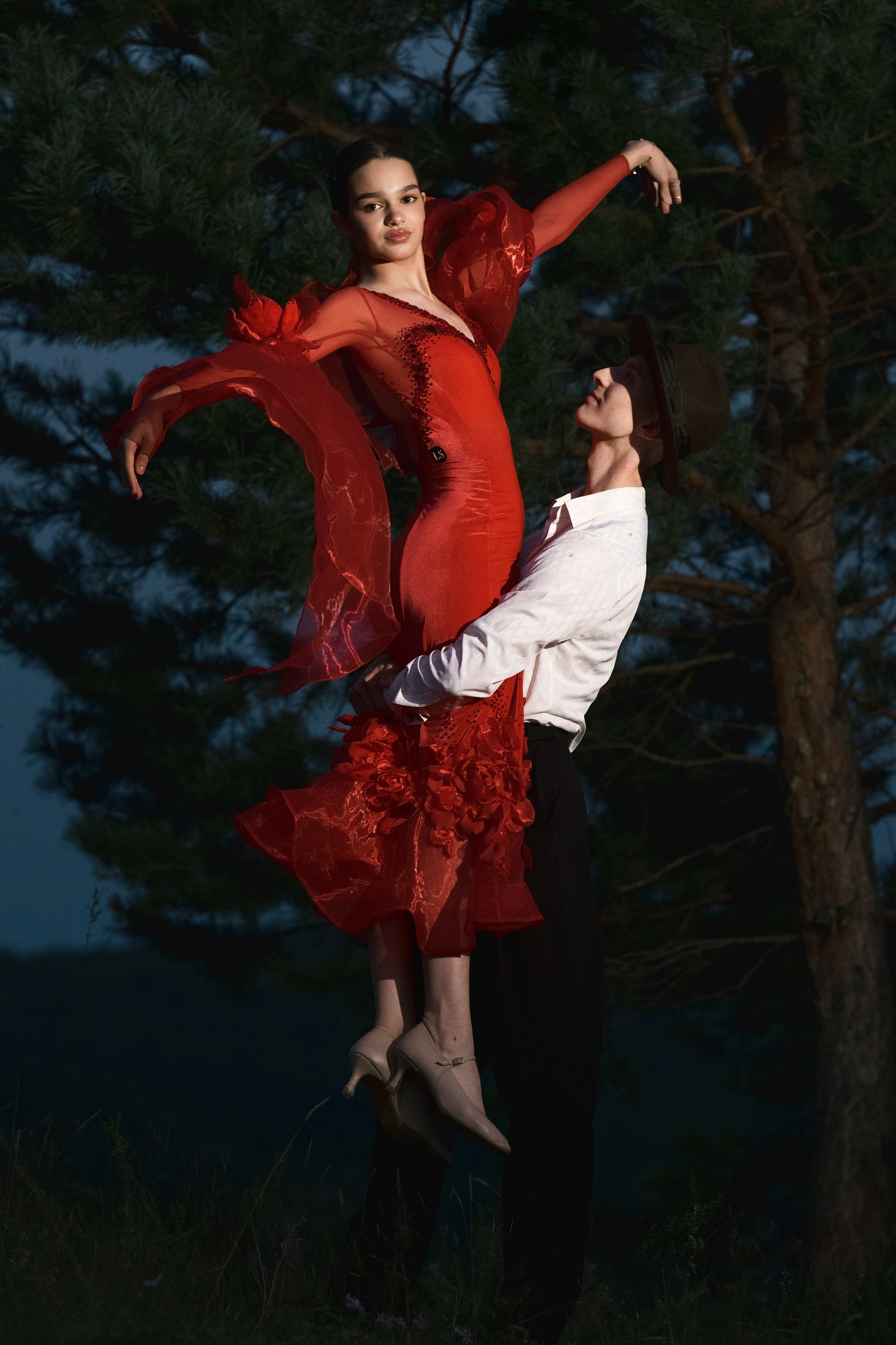 Танец на ветру. Портретный фотограф Анна Камратова. Чита. Помогу Вам создать историю, в которой Вы — главный герой!
