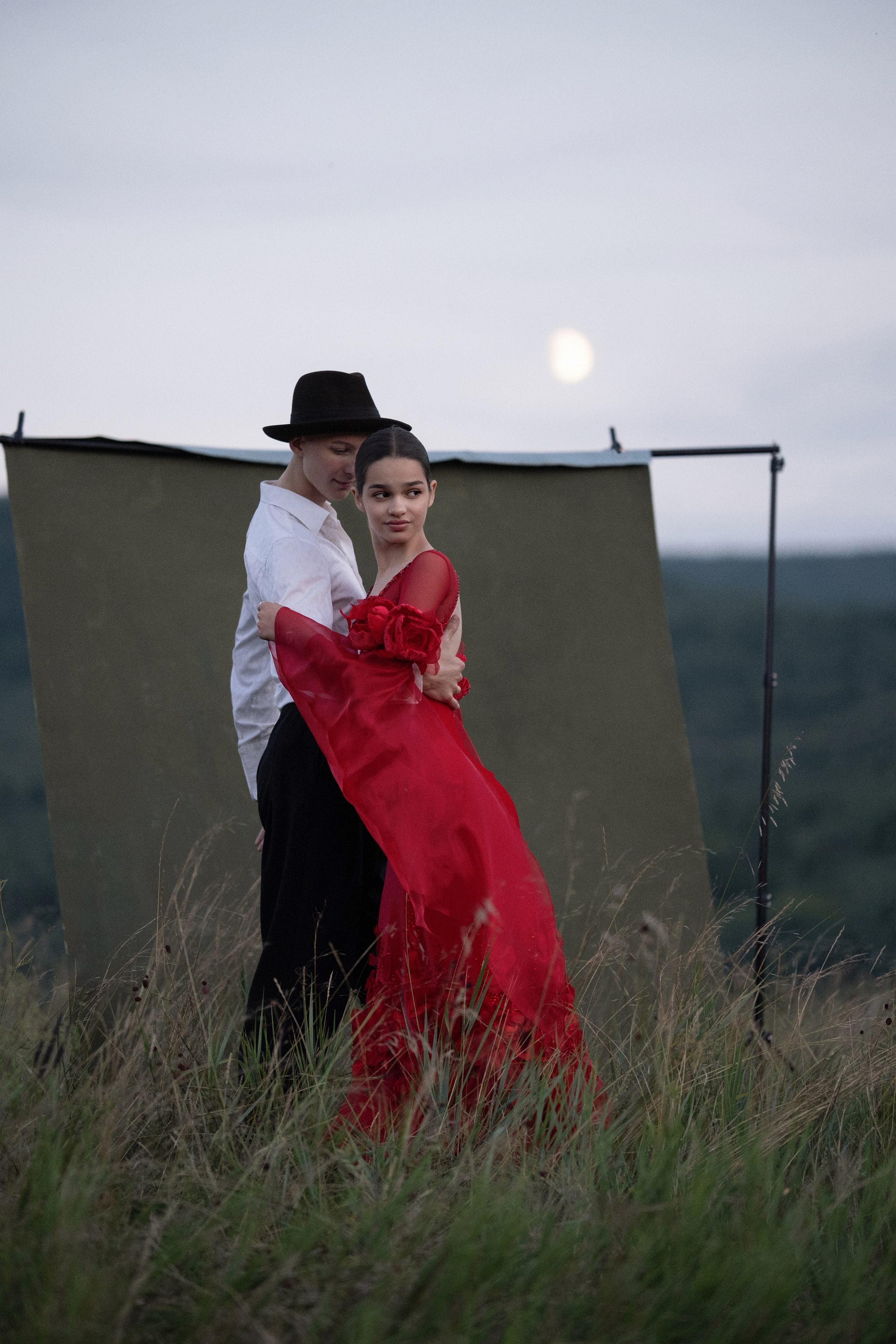 Танец на ветру. Портретный фотограф Анна Камратова. Чита. Помогу Вам создать историю, в которой Вы — главный герой!