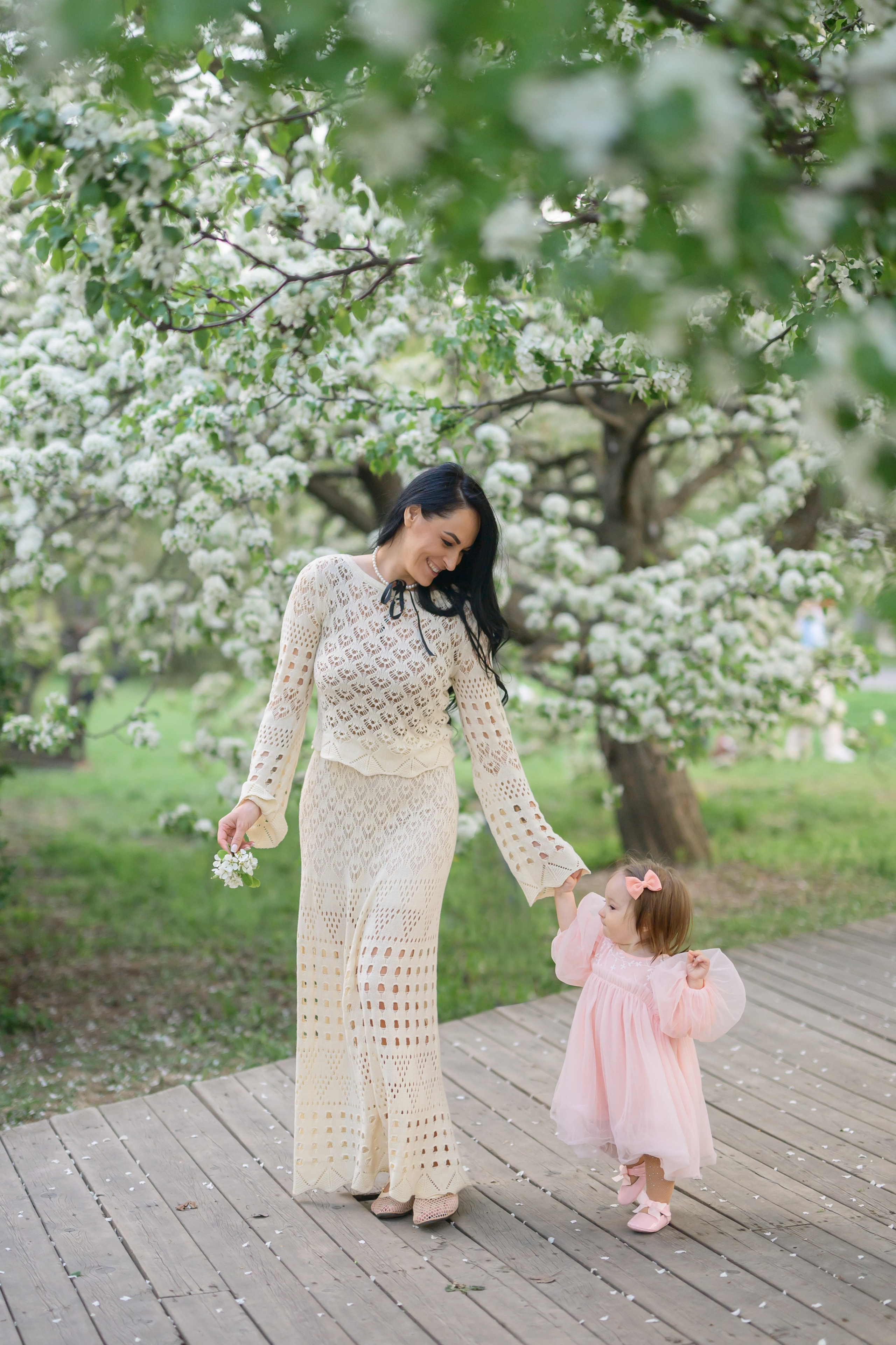 Алиса и Мария. Фотосессия в цветении в парке Музеон. Semerlina.ru