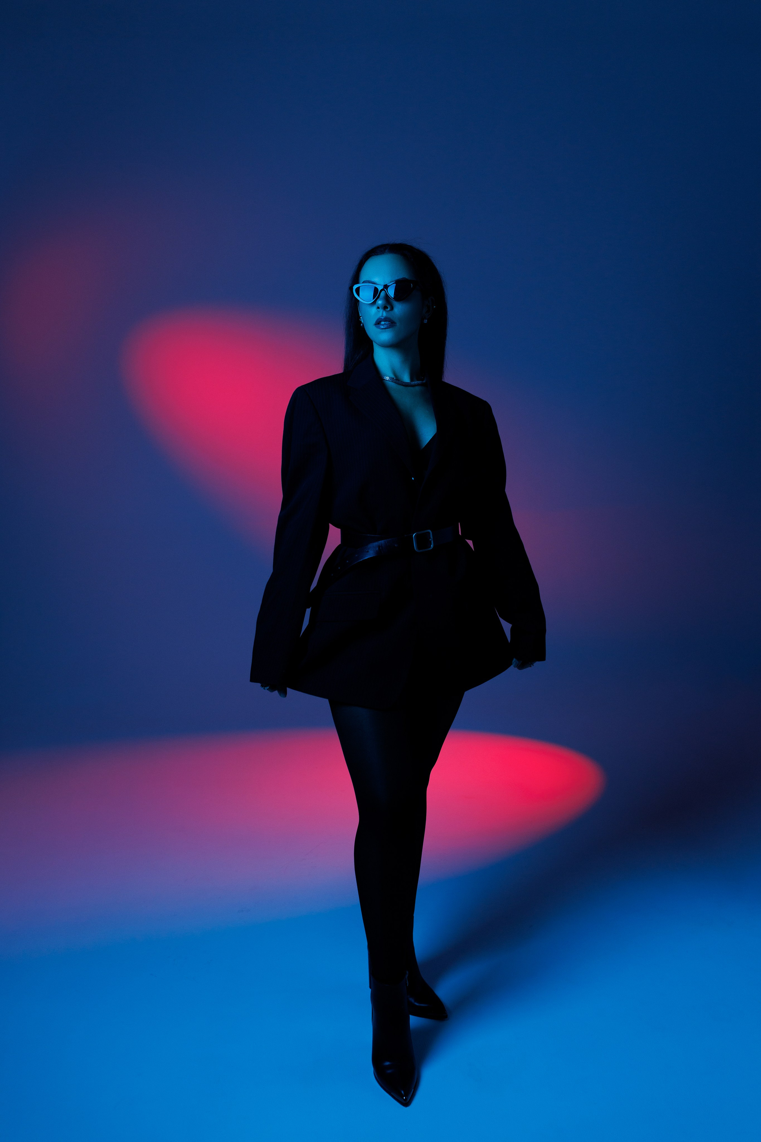 Цветной свет и фигуры. Фотограф Минск