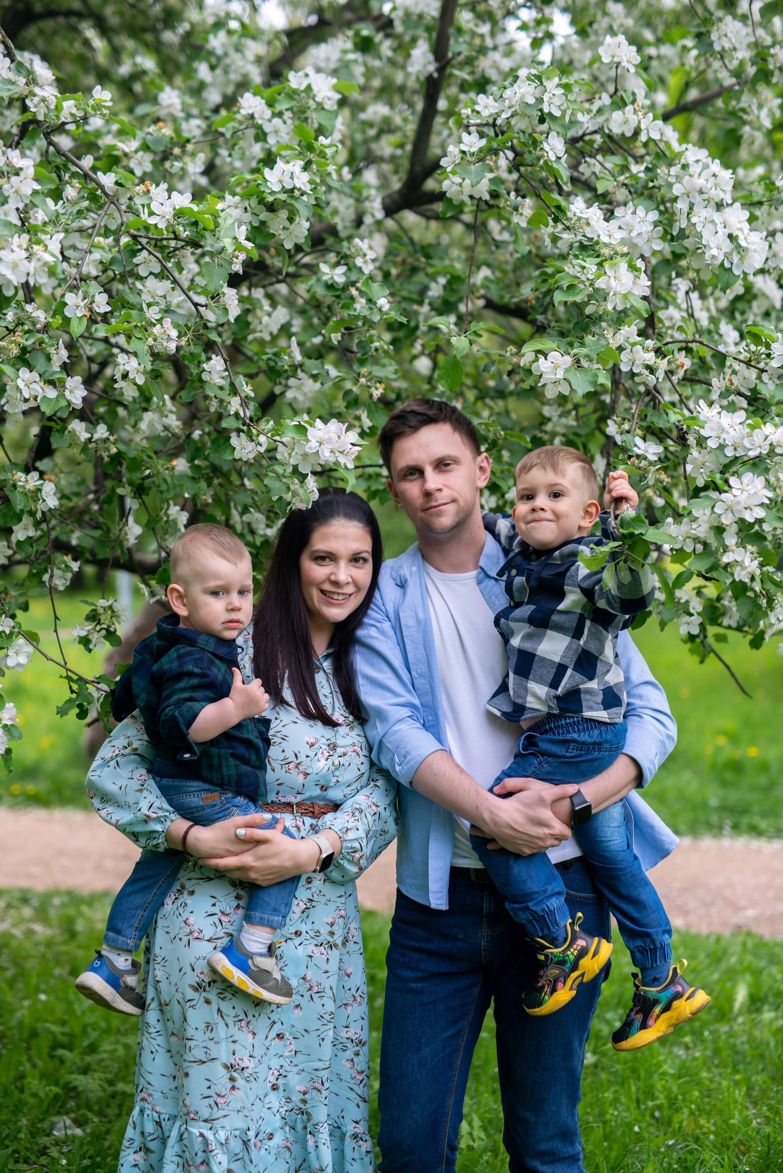 Наташа и Дима (фотосессия в цветущих садах). Портретный, семейный и свадебный фотограф в Санкт-Петербурге и в Пушкине Ширяев Денис