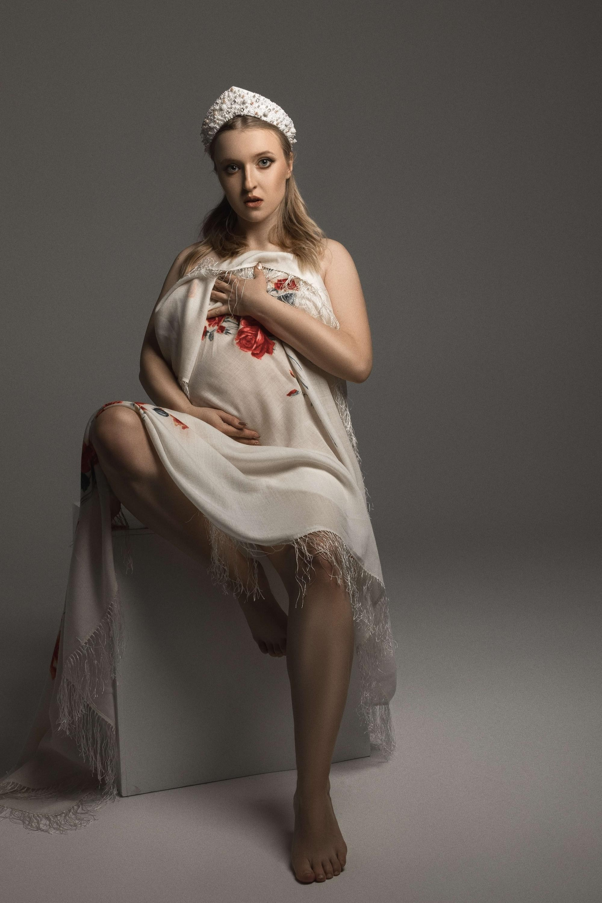 Стильная фотосессия беременности в фотостудии, фотосъемка беременных в Тамбове, фотограф беременных, фотографии красивой беременности, фотосессия беременной в красивом платье, гардероб для фотосъемки беременности, фотосъемка беременности в кокошнике и в русско-народном стиле