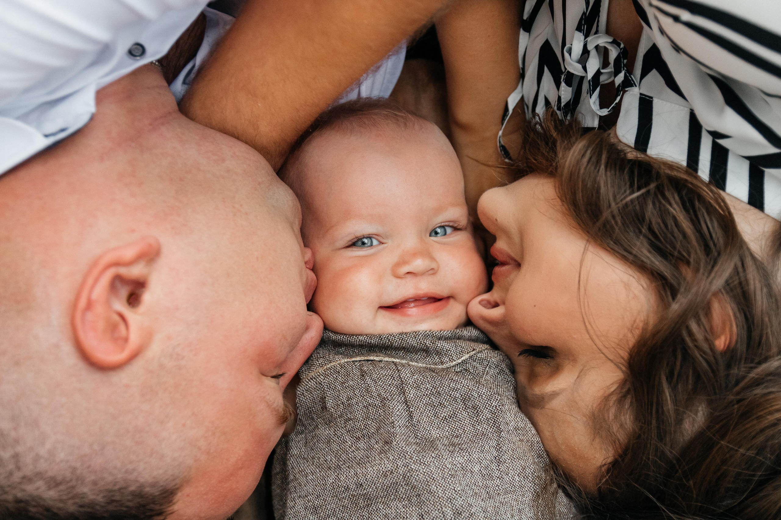 Виктория, мама Мария и папа Александр. Фотограф Солигорск