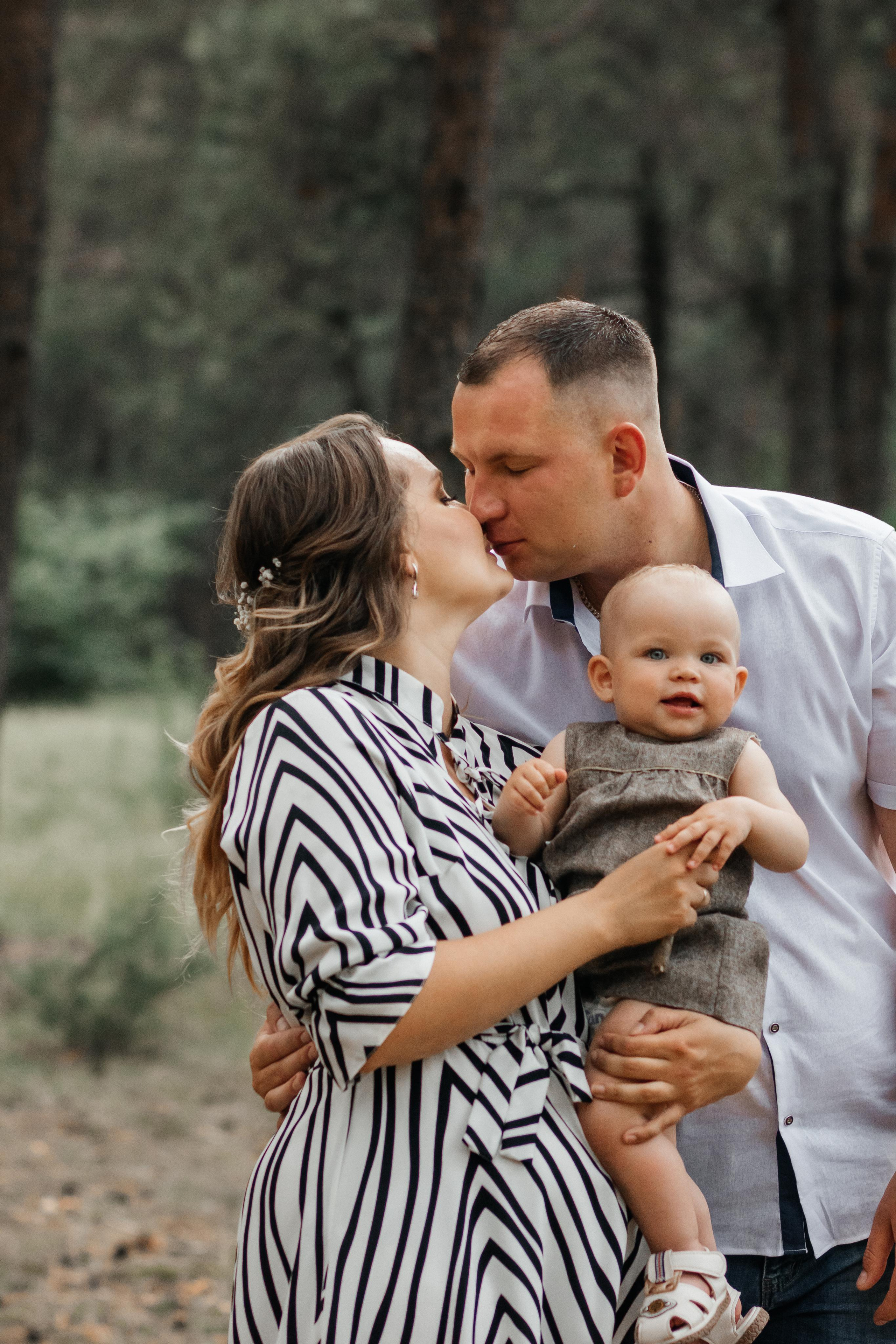 Виктория, мама Мария и папа Александр. Фотограф Солигорск