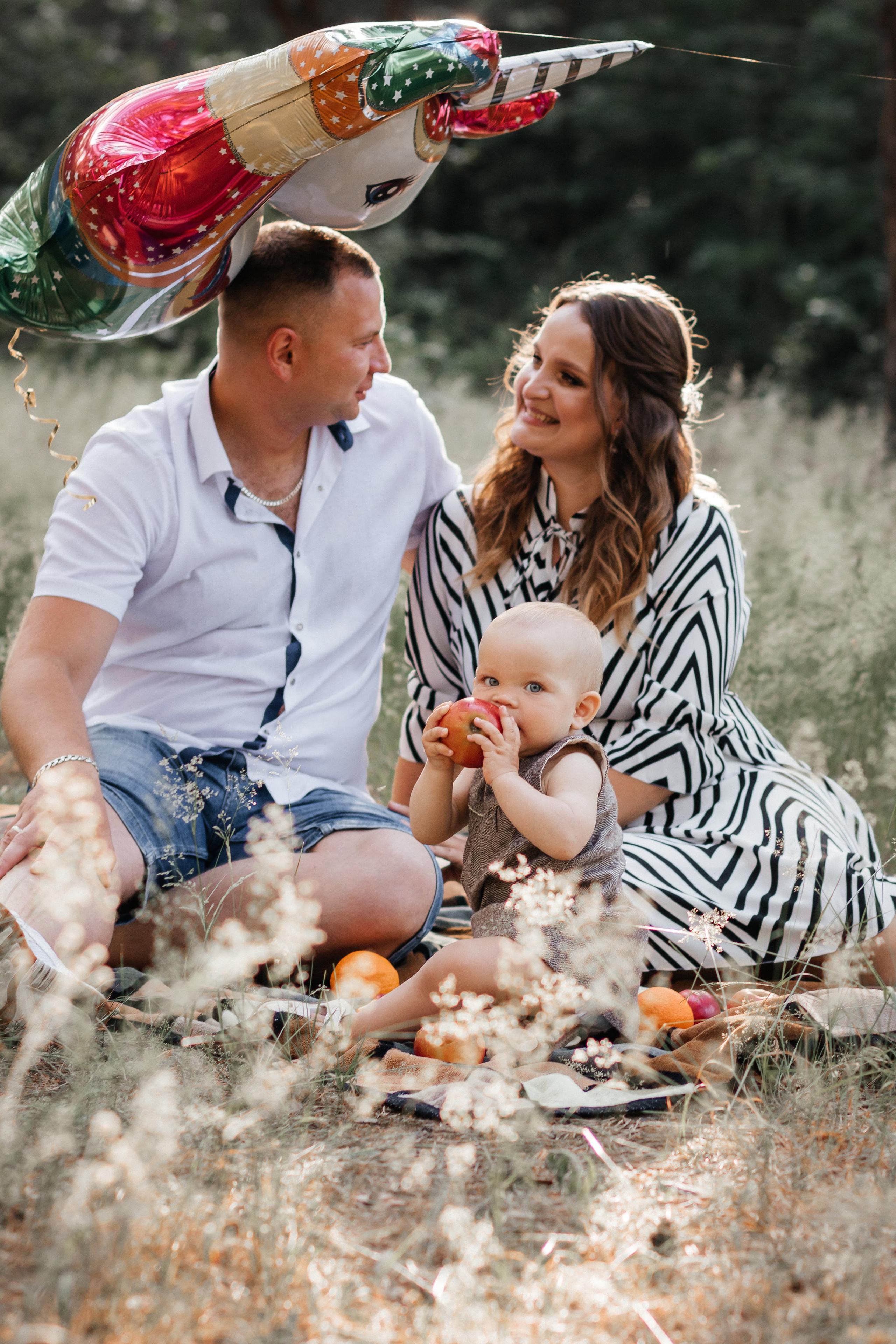 Виктория, мама Мария и папа Александр. Фотограф Солигорск