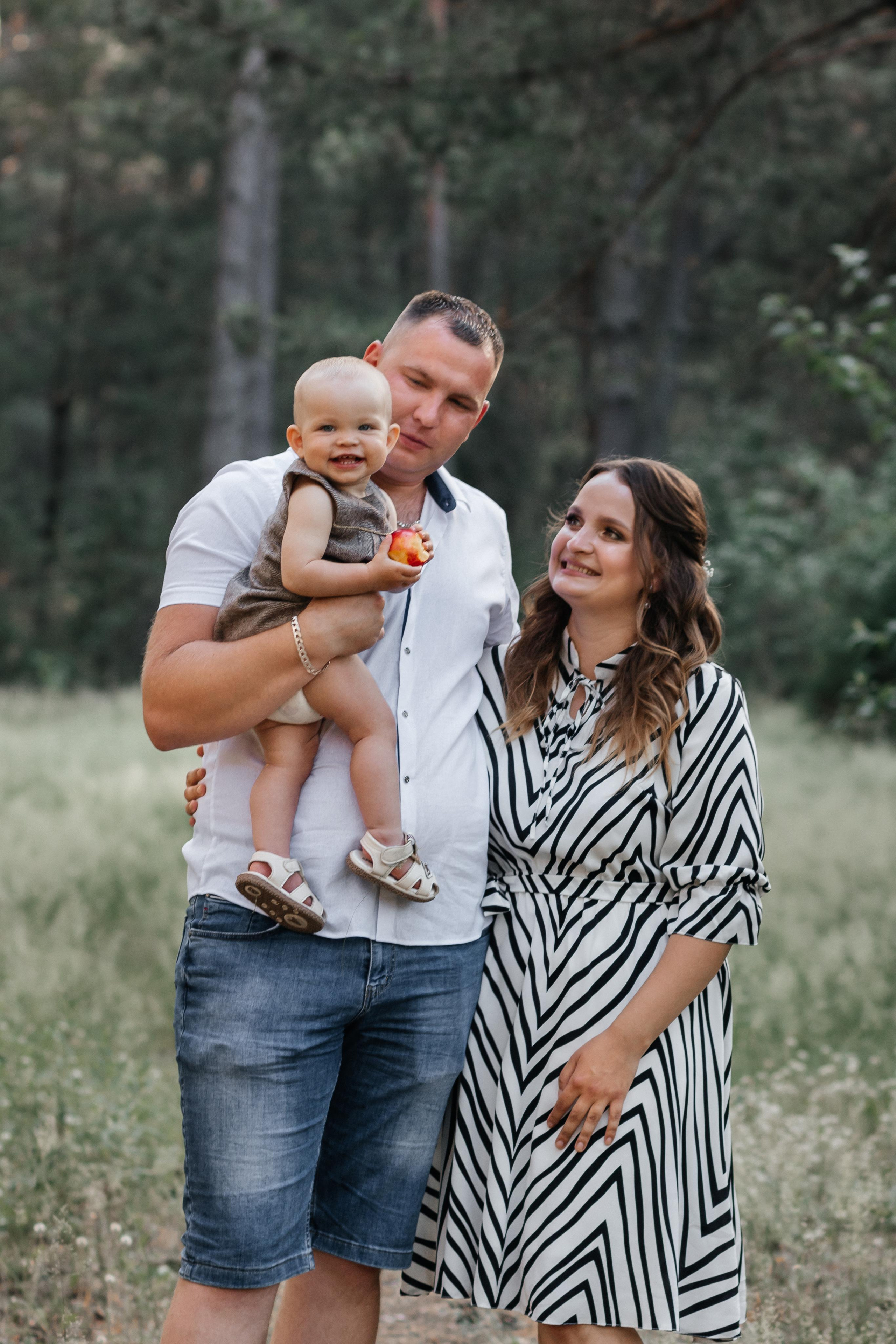 Виктория, мама Мария и папа Александр. Фотограф Солигорск