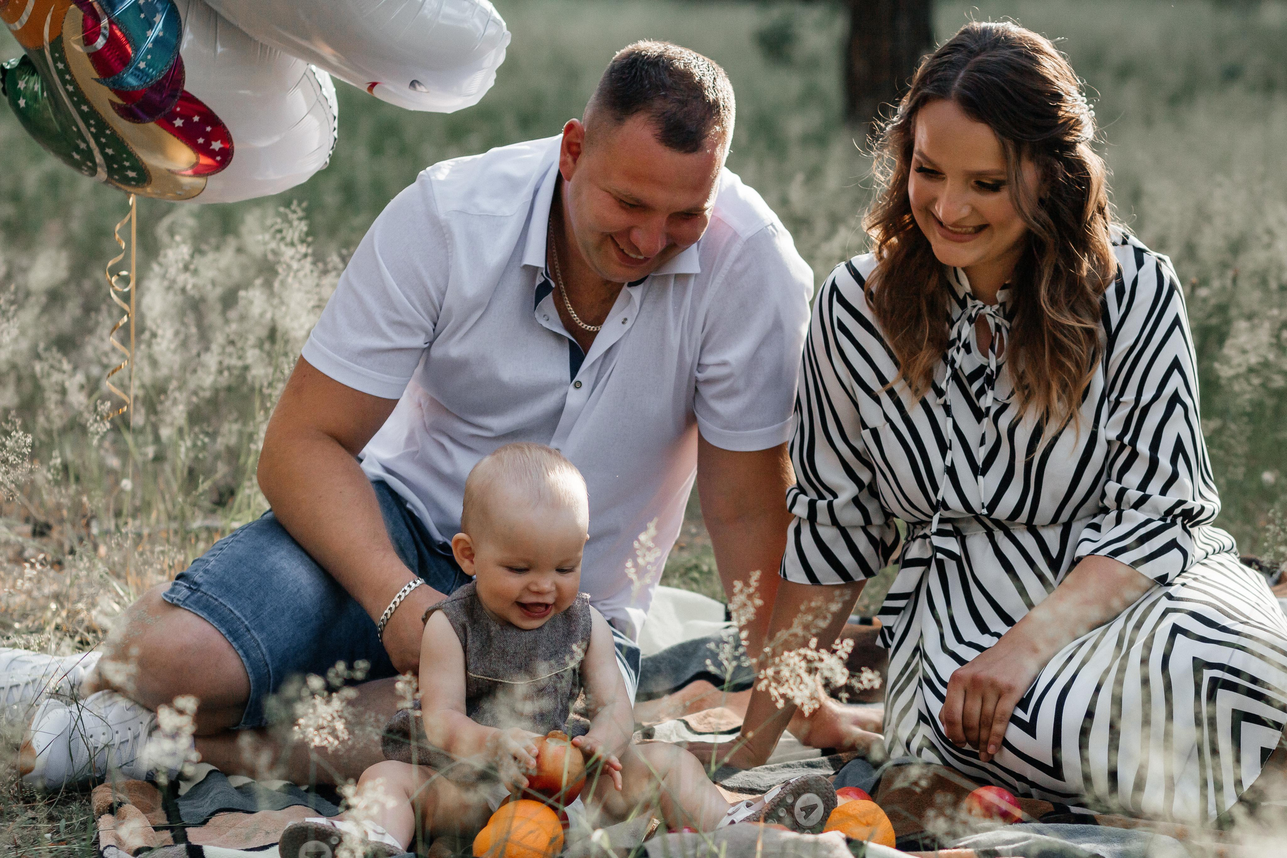 Виктория, мама Мария и папа Александр. Фотограф Солигорск