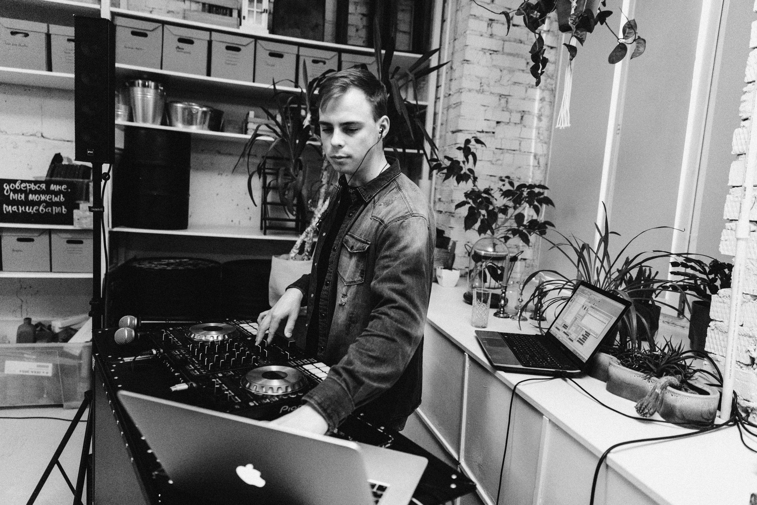 Открытый микрофон в Пространстве «Кудри и цветы». Душевный фотограф Ваших самых ярких событий Марина Погребняк