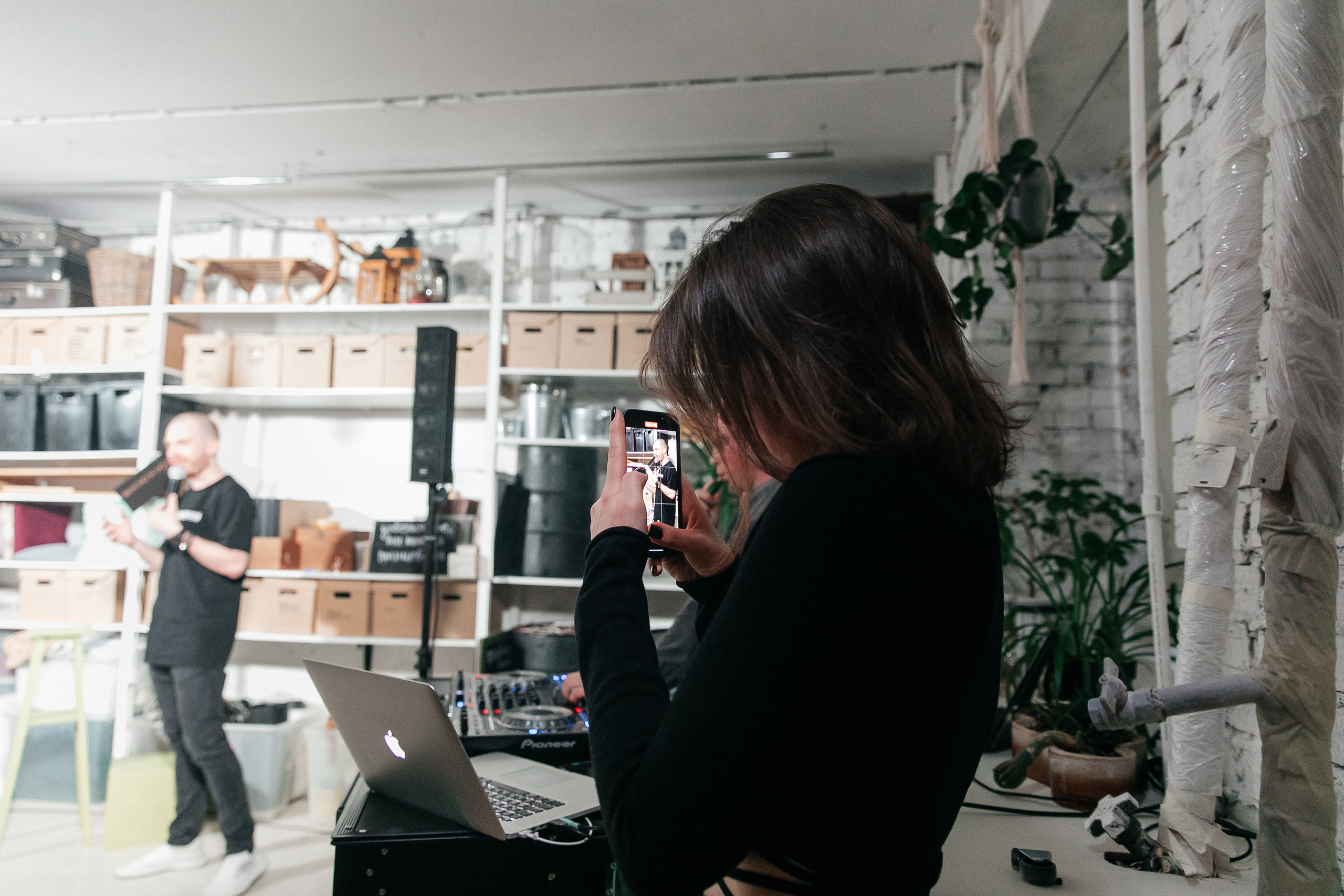 Открытый микрофон в Пространстве «Кудри и цветы». Душевный фотограф Ваших самых ярких событий Марина Погребняк