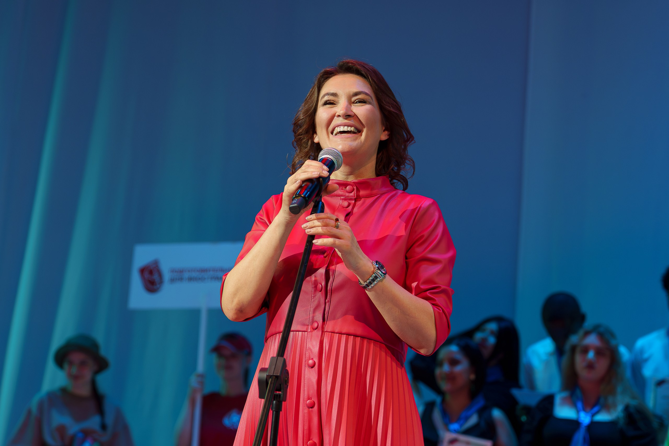 Церемония вручения дипломов выпускникам «ЧГИК». Фотограф Артём Рауэр