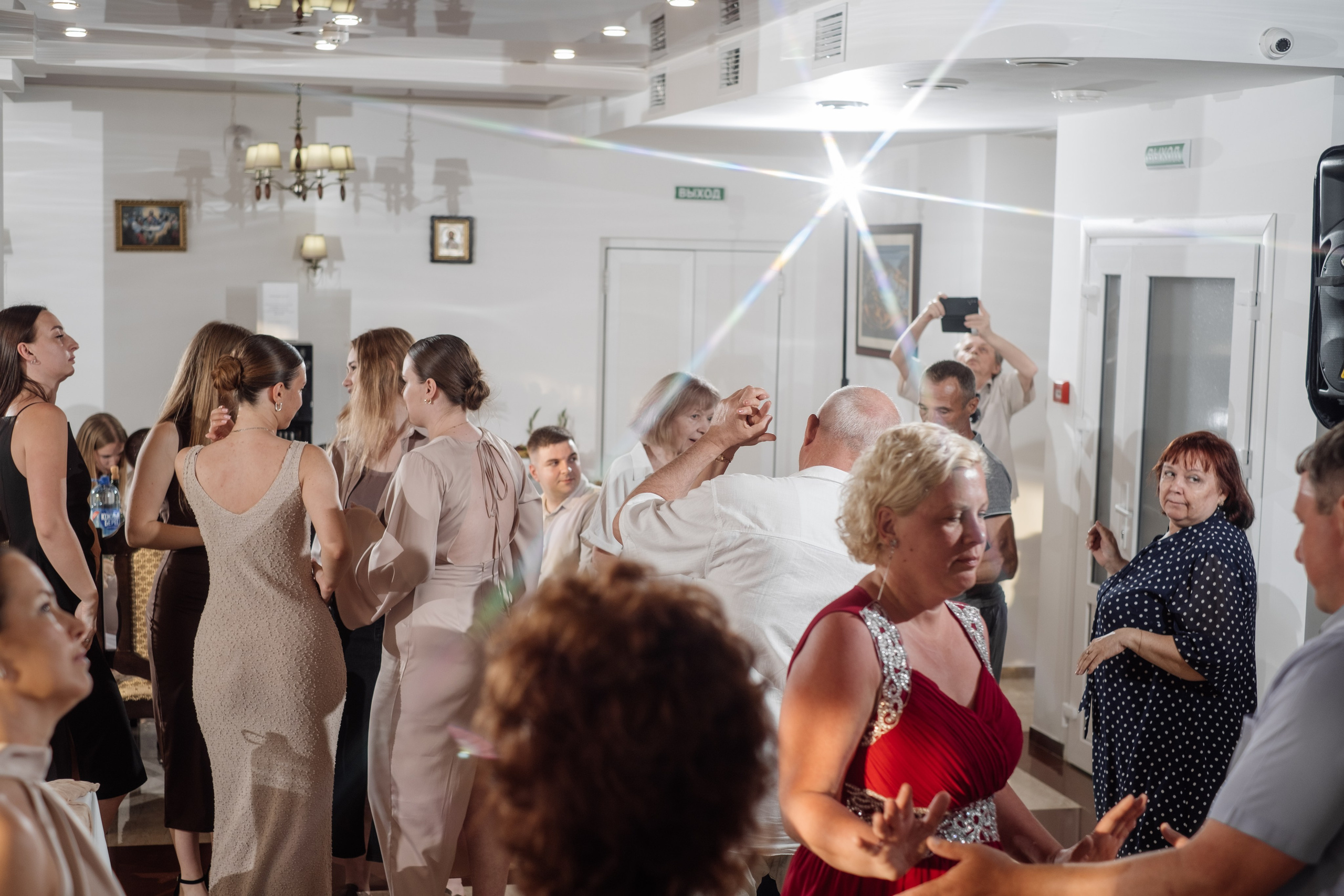 Свадебный ретопртаж. Профессиональная фотосъемка в Крыму. Натуральные эмоции и живые кадры. Забронируйте дату прямо сейчас!