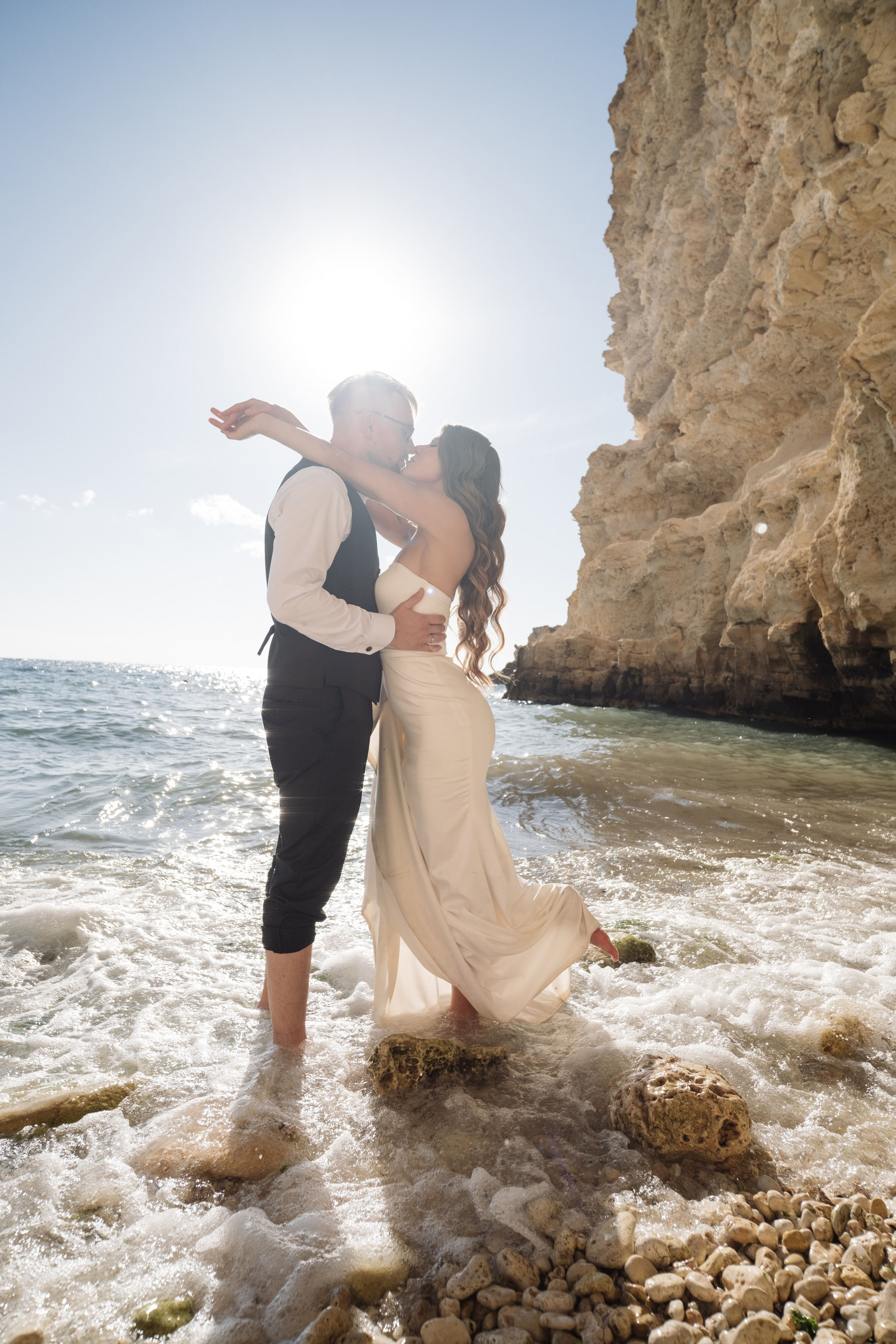 Дарья и Виктор в Балаклаве и на Фиоленте. Профессиональная фотосъемка в Крыму. Натуральные эмоции и живые кадры. Забронируйте дату прямо сейчас!