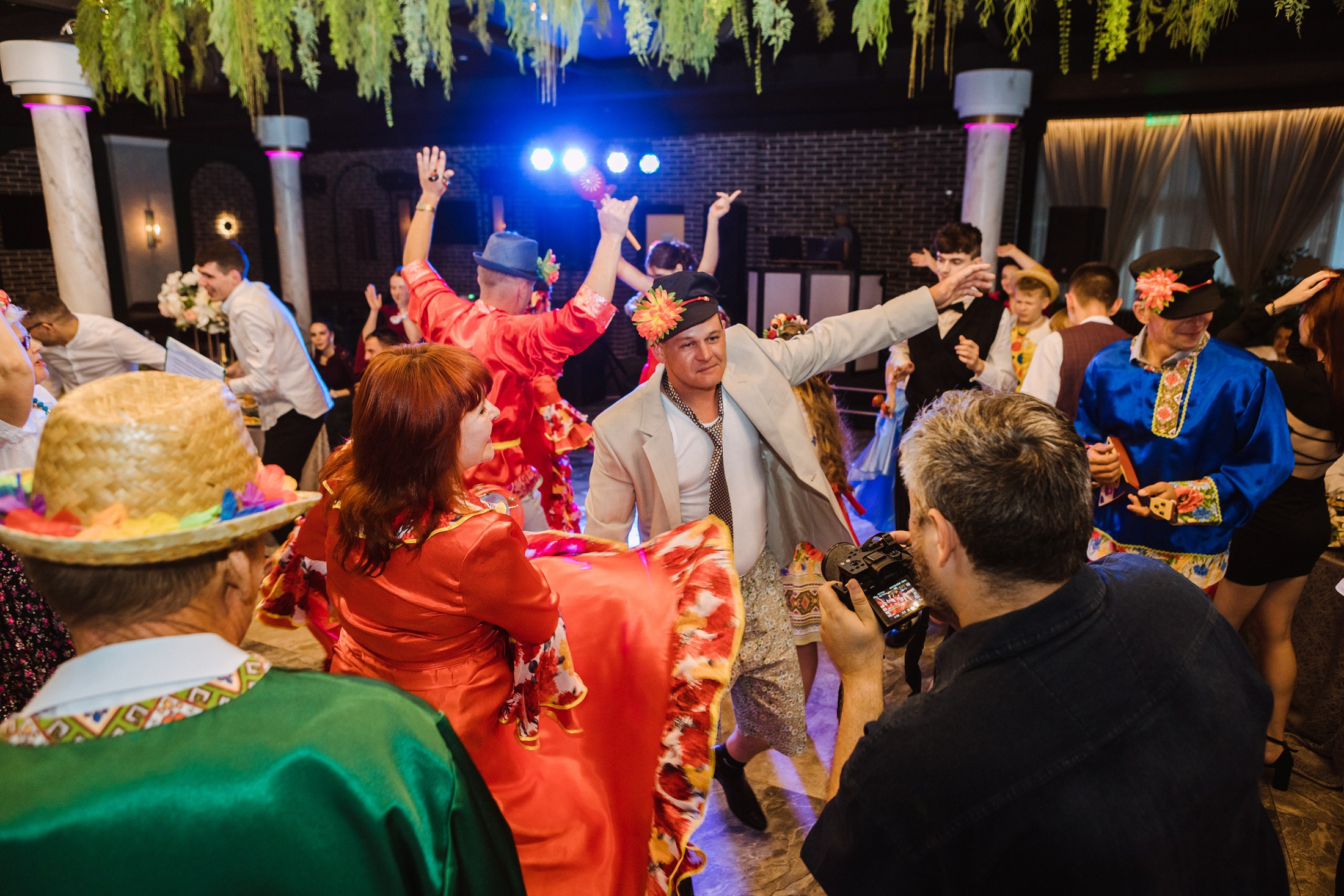 Александр и Ольга. Фотографы в городе Волгограде — Людмила Агеева и Алексей Околелов