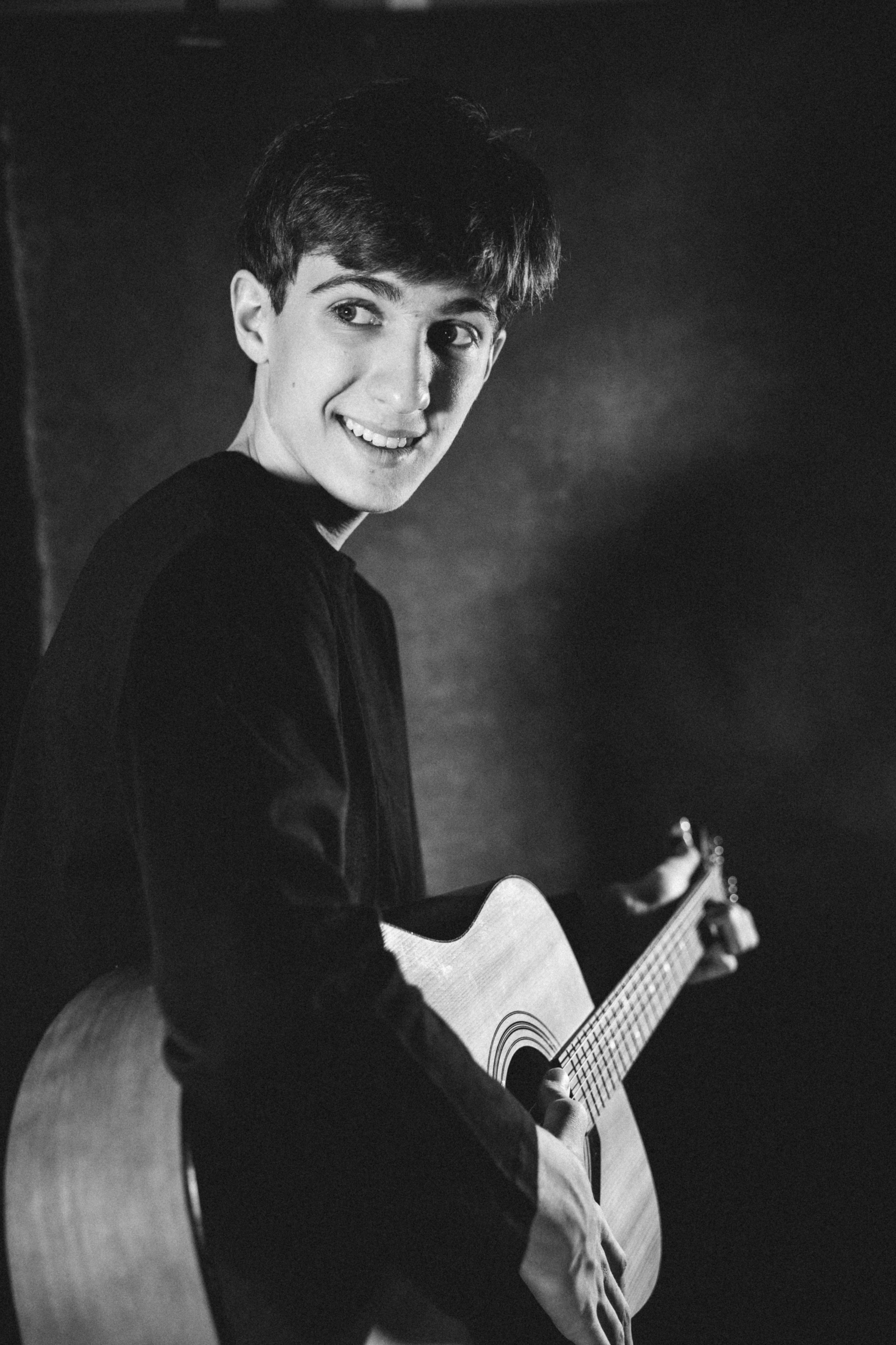 АРТЁМ. Я фотограф из Москвы к Вашим услугам