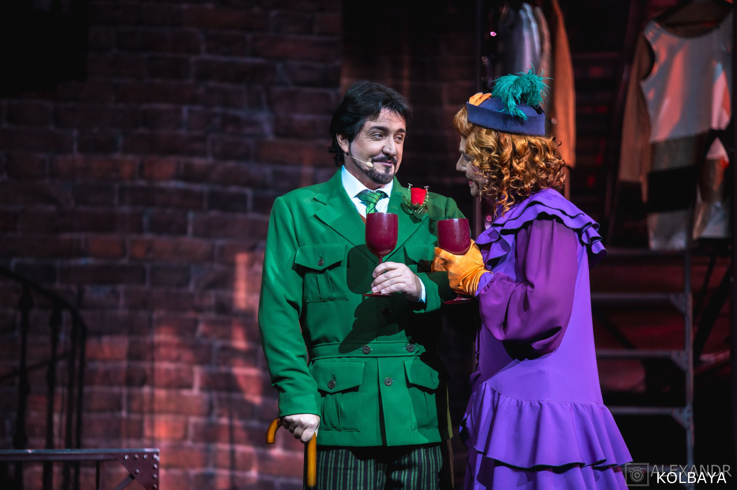 Фотографии со спектакля «Привет, я тетя Чарли». Концертный и театральный репортажный фотограф в Москве Александр Колбая