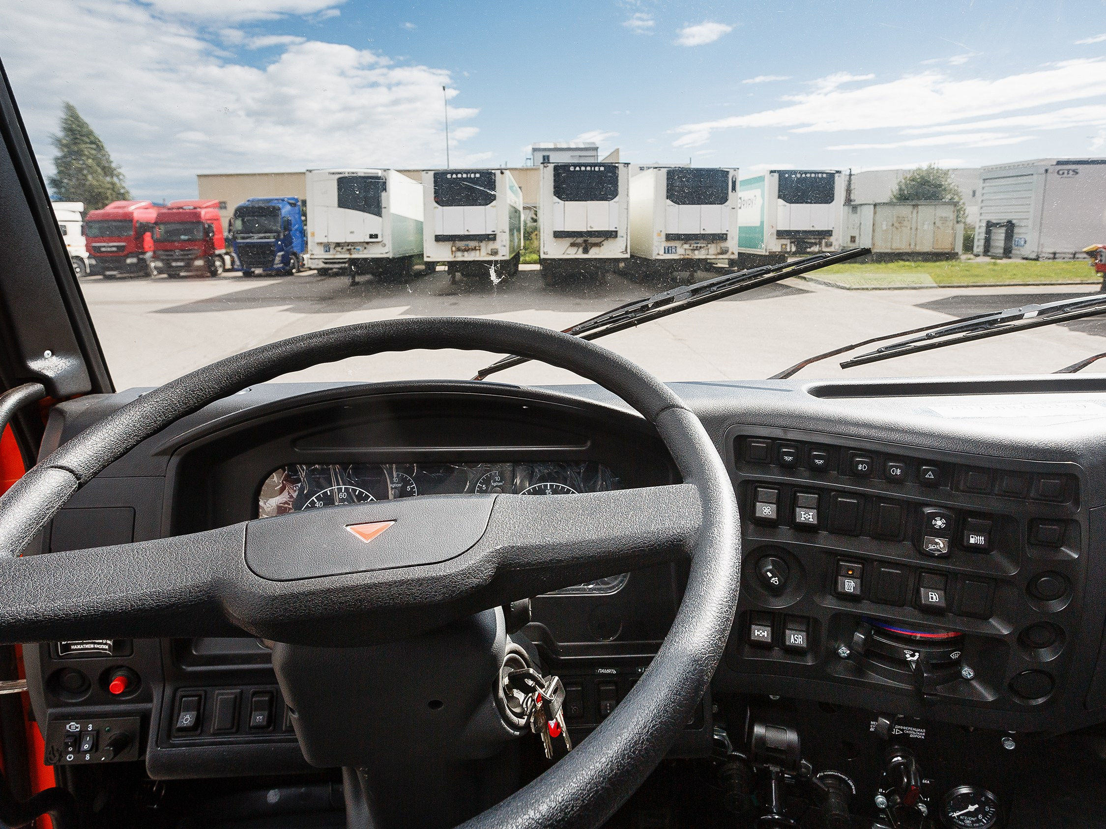 Автомобильный фотограф в СПб. Репортажная фотосъёмка в Санкт-Петербурге. Фотограф на мероприятие: выставки, презентации, автогонки. Фото для сайта, отчётов и публикации в сми. Профессиональный фотограф Сергей Пушкин. Промышленная фотосъёмка. Автопром. Фотосъёмка авто и спецтехники. Профессиональные фото большегрузов.