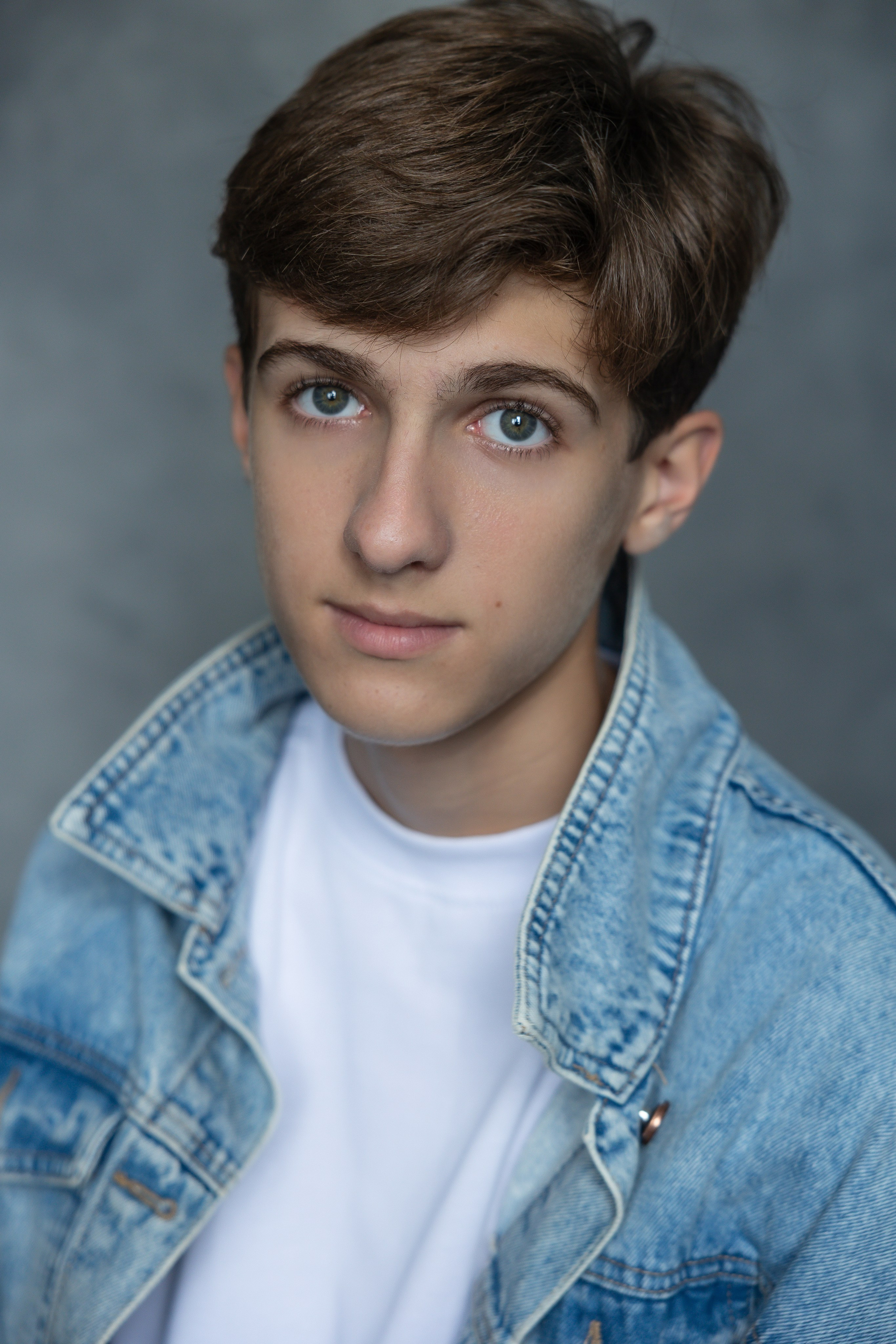 АРТЁМ. Я фотограф из Москвы к Вашим услугам