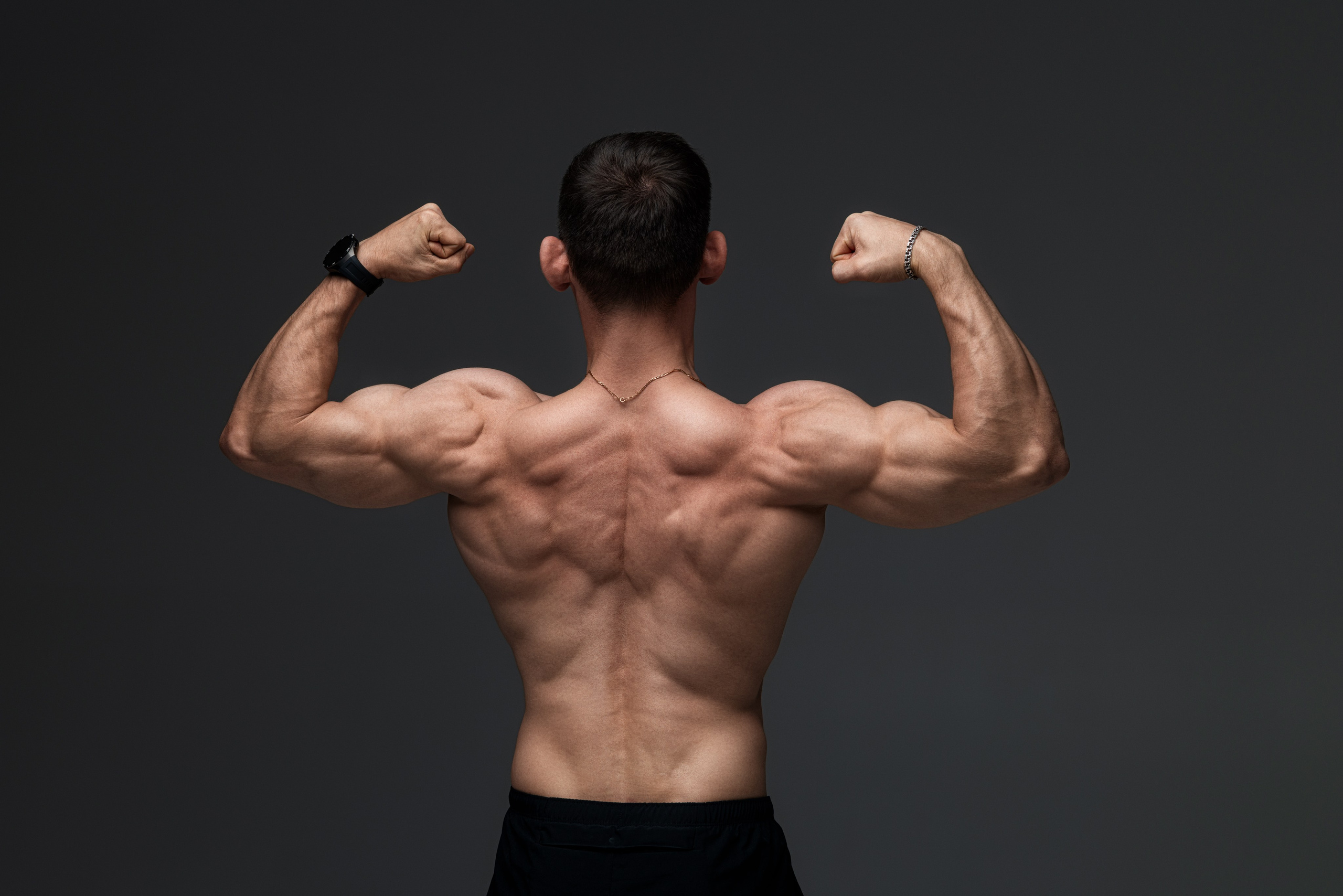 Съемка с Владом на циклораме с импульсным светом для себя и контента. Дмитрий Шульгин, портретный фотограф в Воронеже