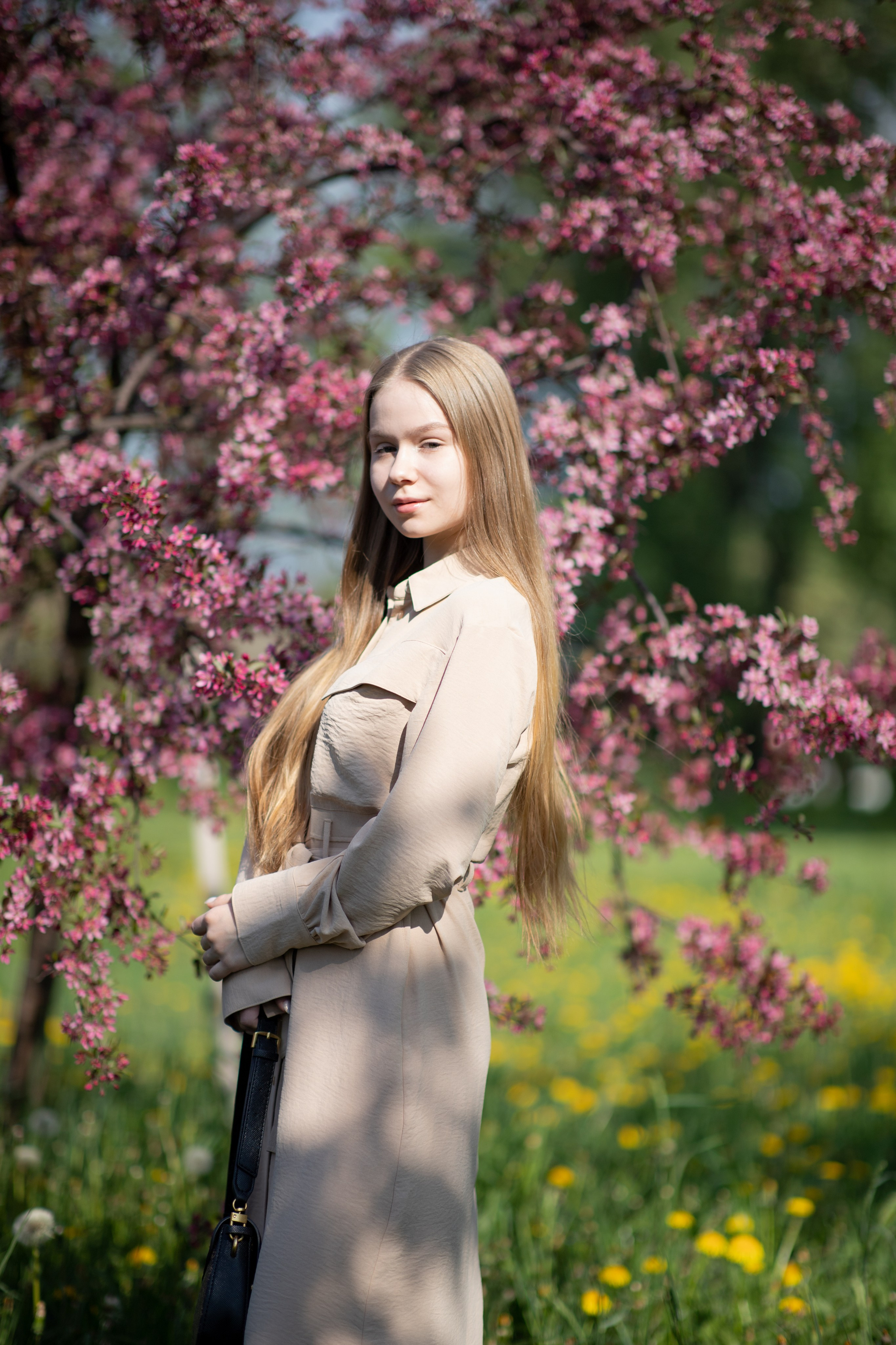 Фотосессия в цветущем яблоневом саду. Санкт-Петербург