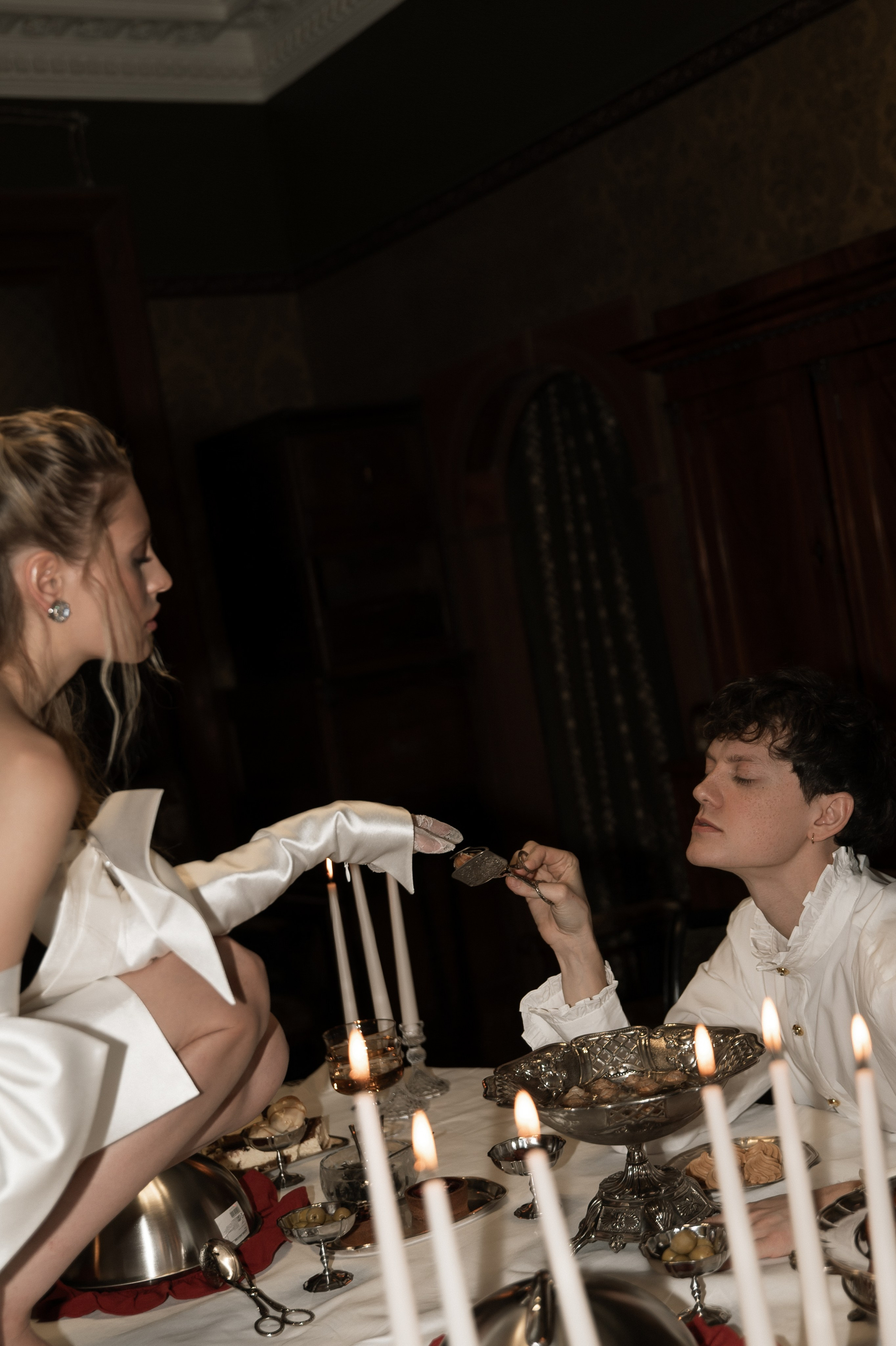 Свадебная съемка в исторической квартире на Чистых прудах. Ярослава Ерина — свадебный фотограф в Москве