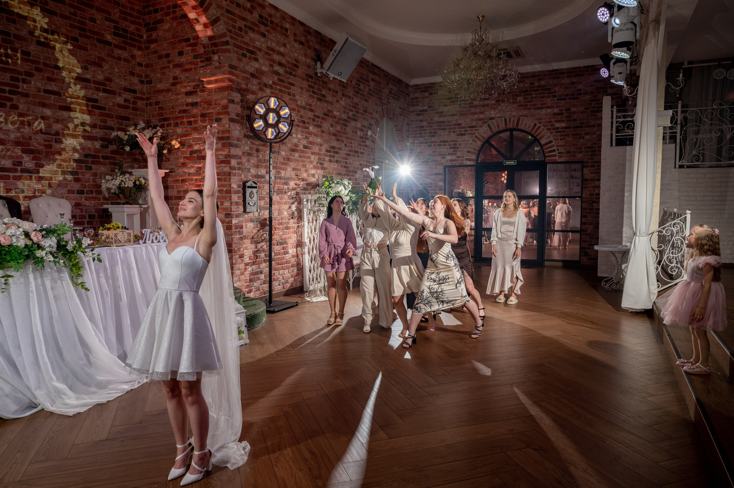 Елизавета и Максим (фотосессия у Дворца Штиглица, набережная Мойки и у Законодательного собрания). Портретный, семейный и свадебный фотограф в Санкт-Петербурге и в Пушкине Ширяев Денис