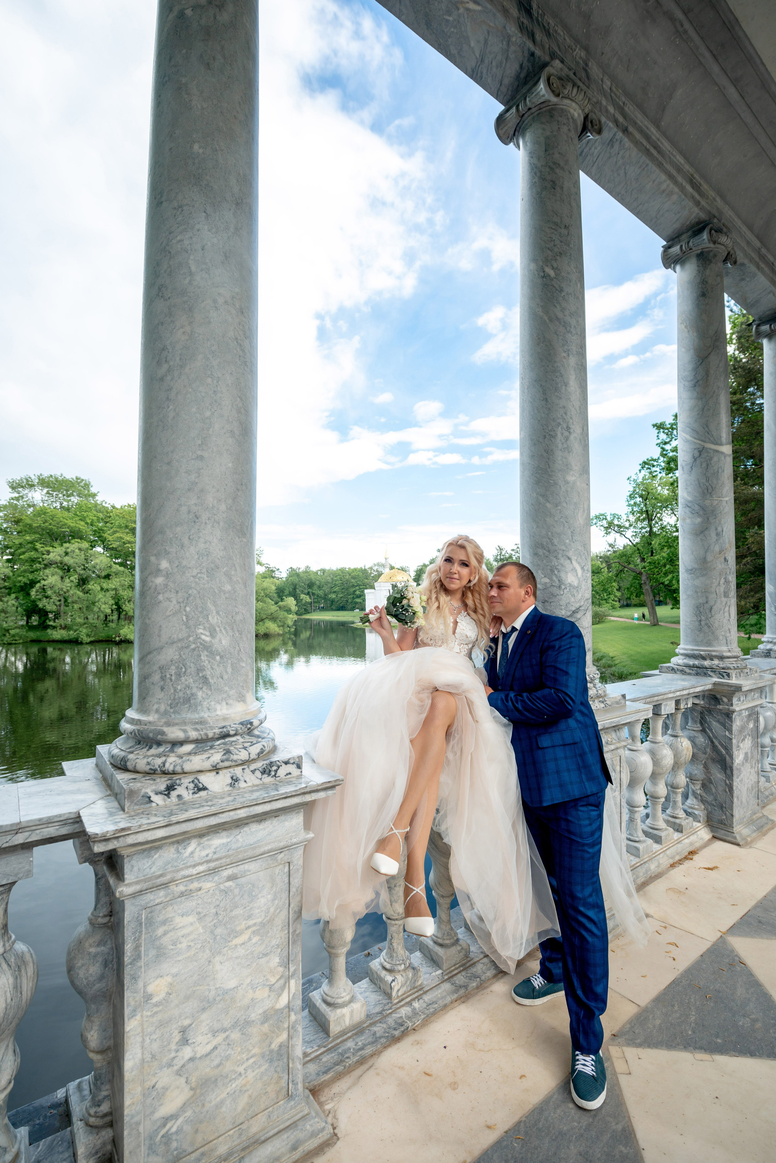 Евгения (фотосессия с малиновым chevrolet camaro, в сирени в Пушкине в Екатерининском парке). Портретный, семейный и свадебный фотограф в Санкт-Петербурге и в Пушкине Ширяев Денис
