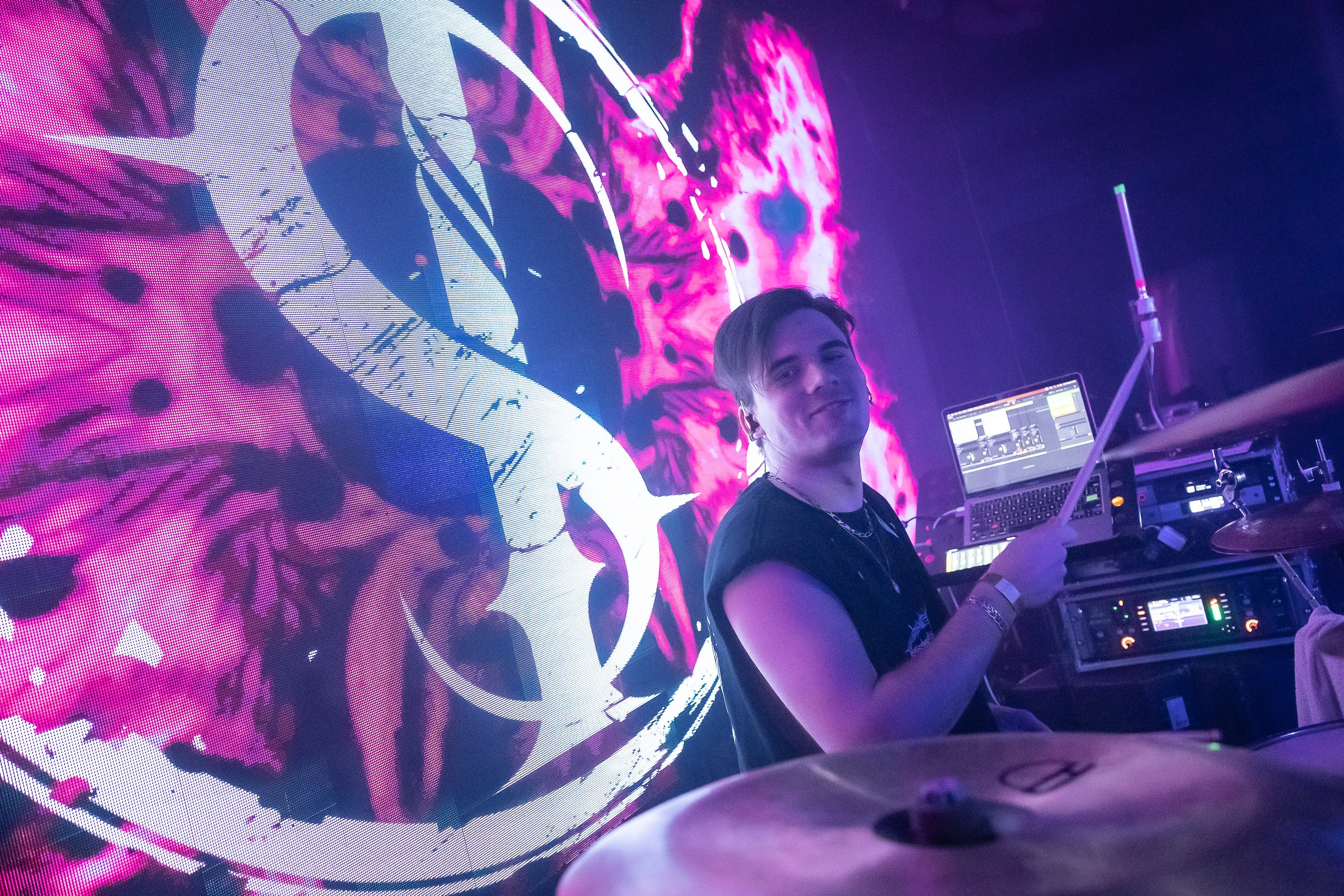 Концерт альтернатив метал группы iOSTRA в «Music bar Мумий Тролль» Москва. Фотограф Владимир Охрименко