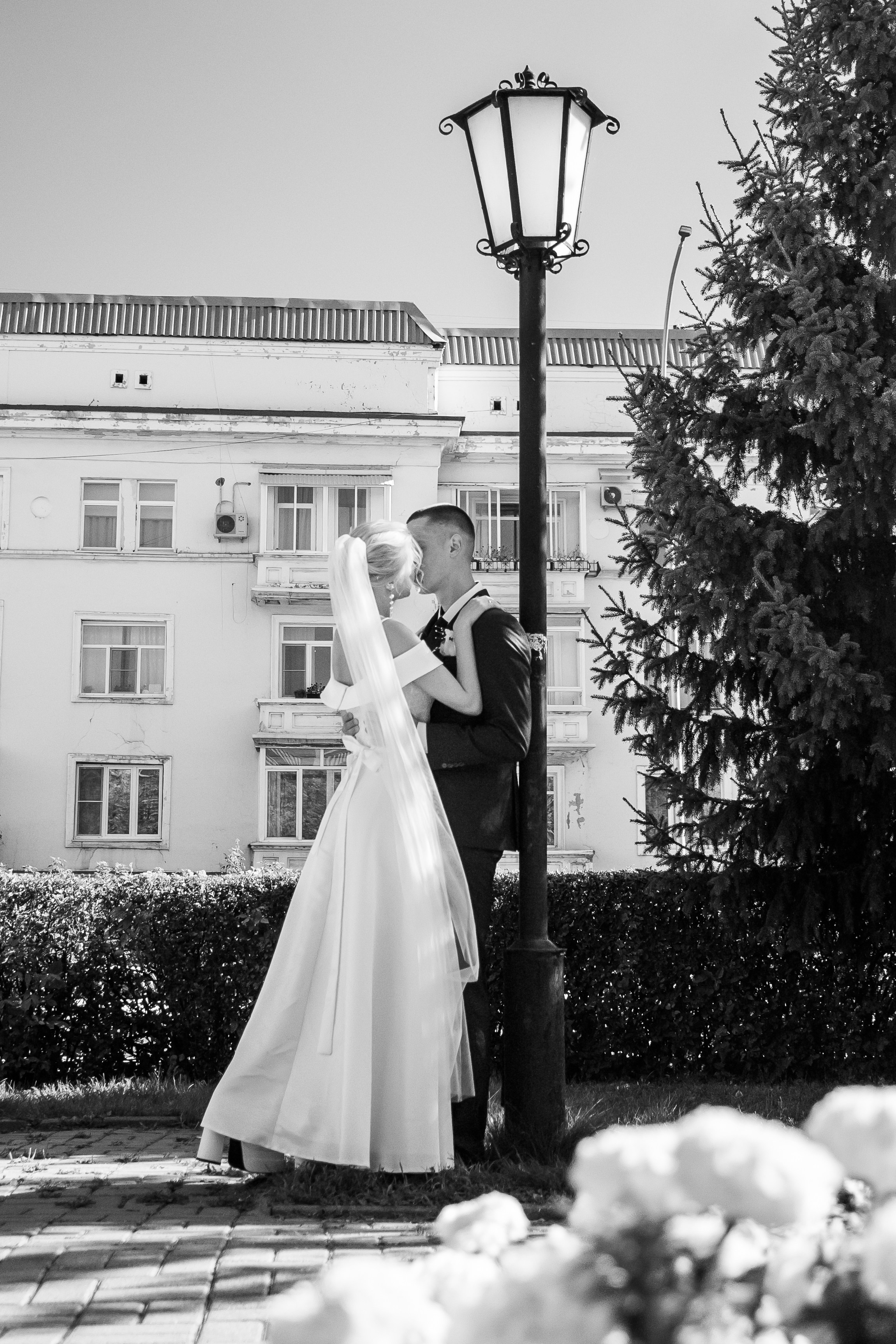 Свадебная фотосессия на площади Пушкина в г. Кемерово