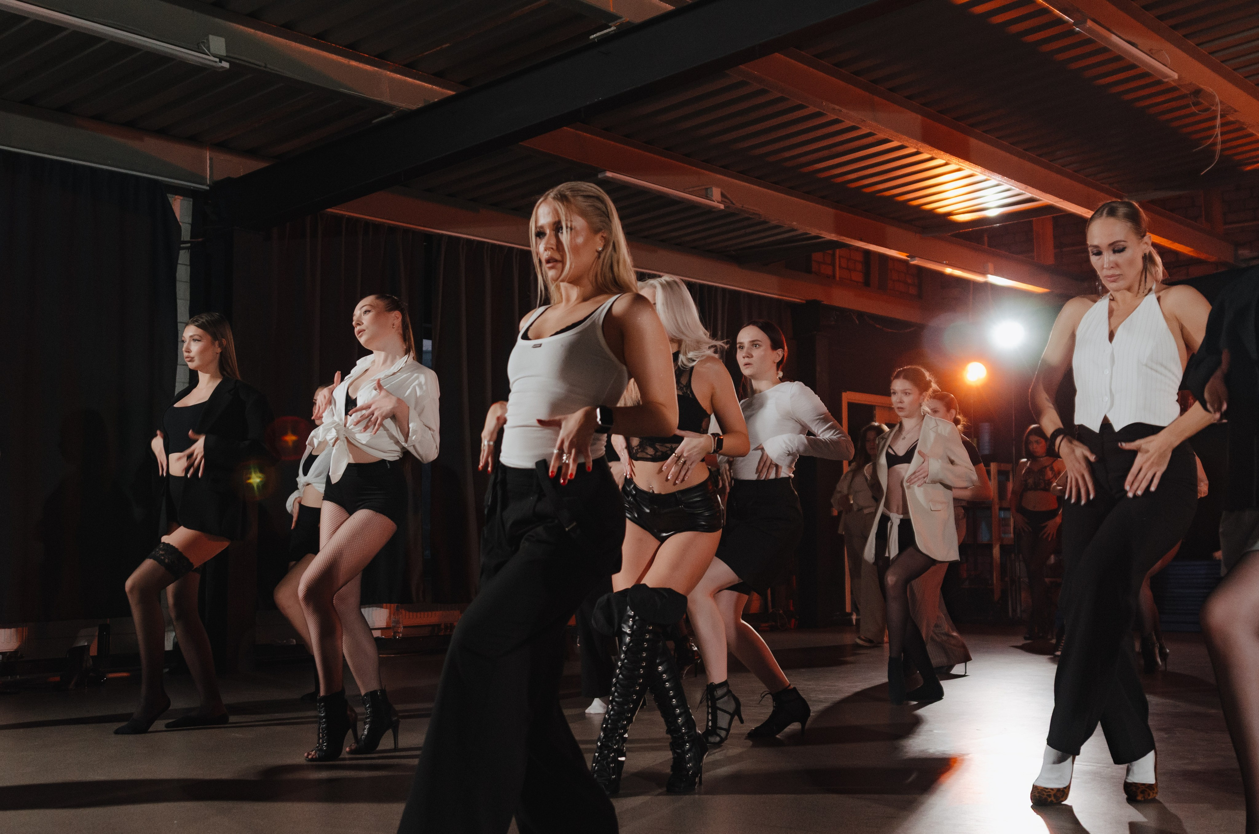 Birthday heels class Екатерины Ингачевой. Денисова Аля — фотограф для парных съемок и индивидуальных историй в Барнауле