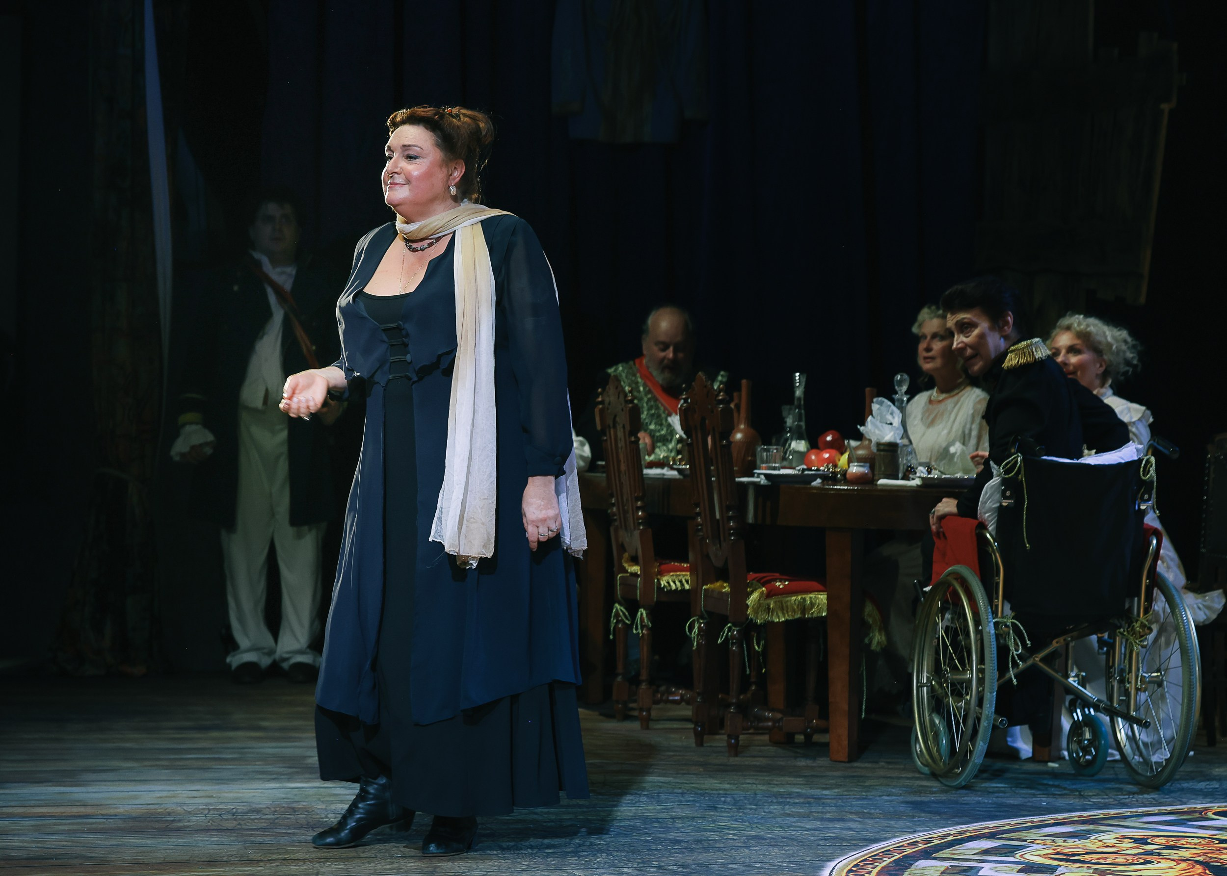 Весёлая женщина. Театр Эрмитаж. Репортажный, архитектурный, театральный и файн-арт фотограф Лена Мельникова в Москве