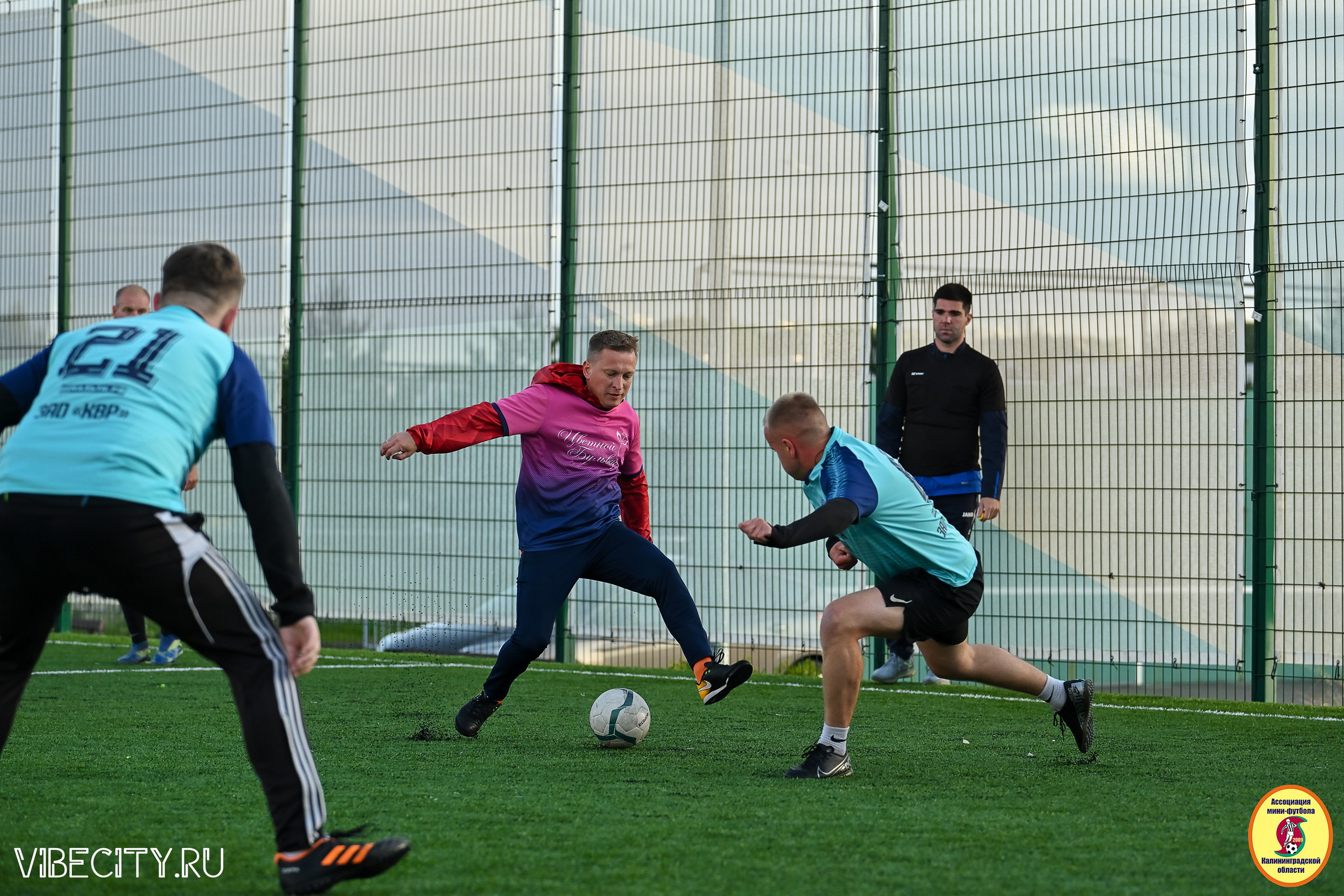 ИГРЫ МИНИ-ФУТБОЛЬНОЙ И КОРПОРАТИВНОЙ ЛИГИ. VIBECITY.RU Вайб Сити Ру Фоторепортажи Фотоотчеты Калининград
