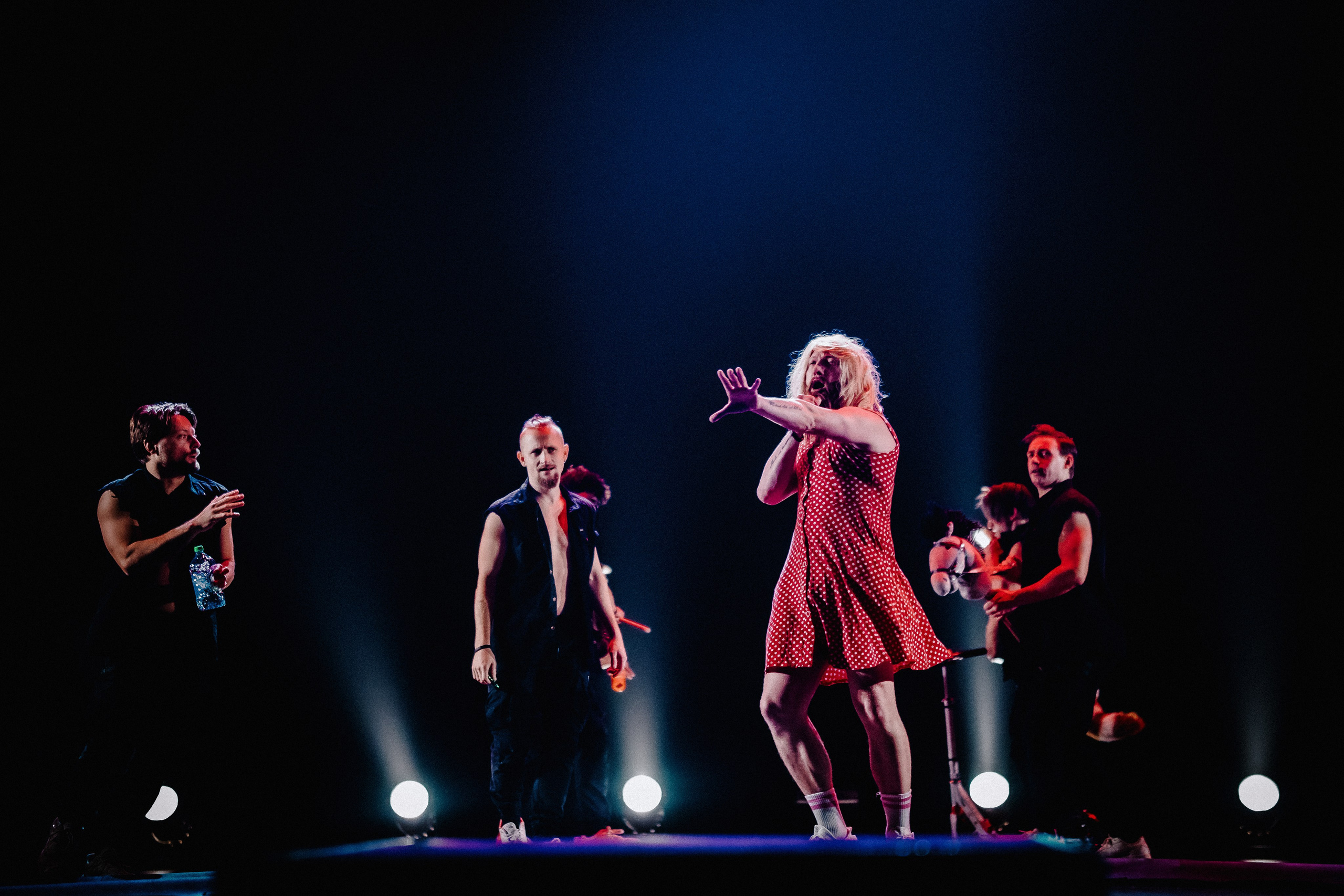 Шоу «Под дождём» 03 / 2025. ФОТОГРАФ ЕКАТЕРИНБУРГ