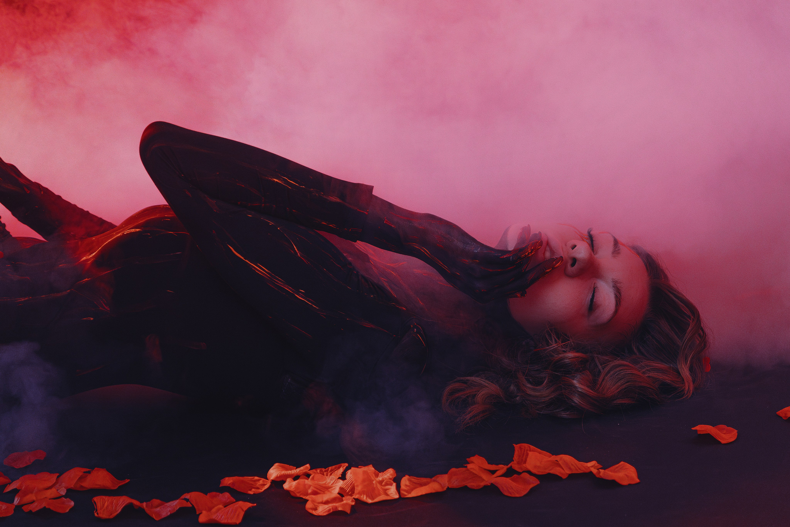 Креативный фотопроект в Ростове-на-Дону в образах Огненного пантеона. Огненный персонажи на творческой съёмке в Ростове-на-Дону. Женский фотограф в Ростове-на-Дону.