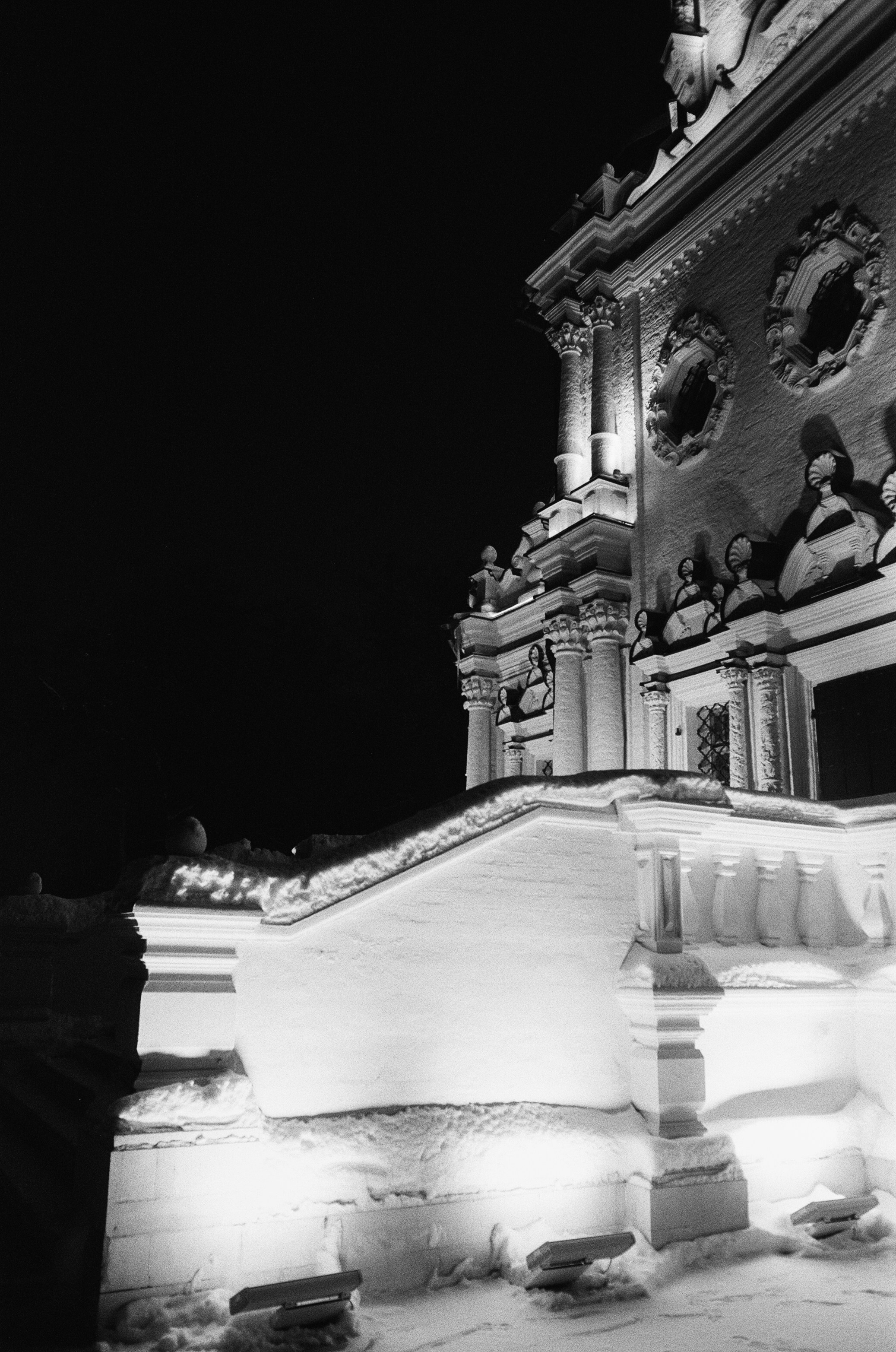 Voigtlander BESSA-T / Ultron 28 mm f/2 / Ilford PAN 400