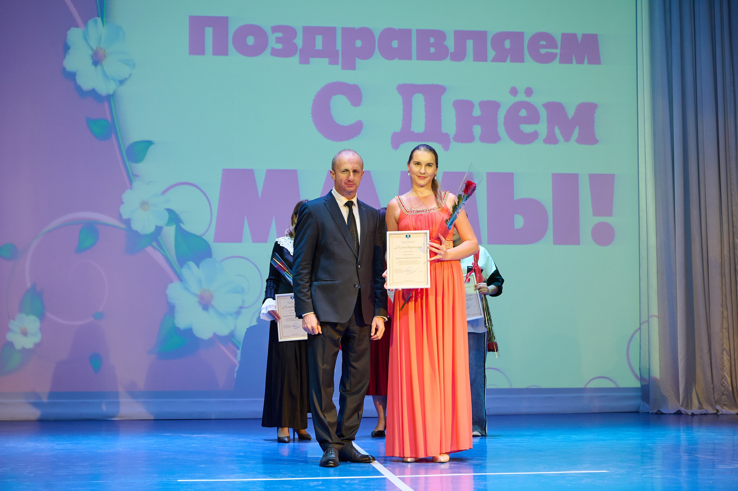 День матери Марьина Роща. Жизнь курорта Кабардинка в фотографиях