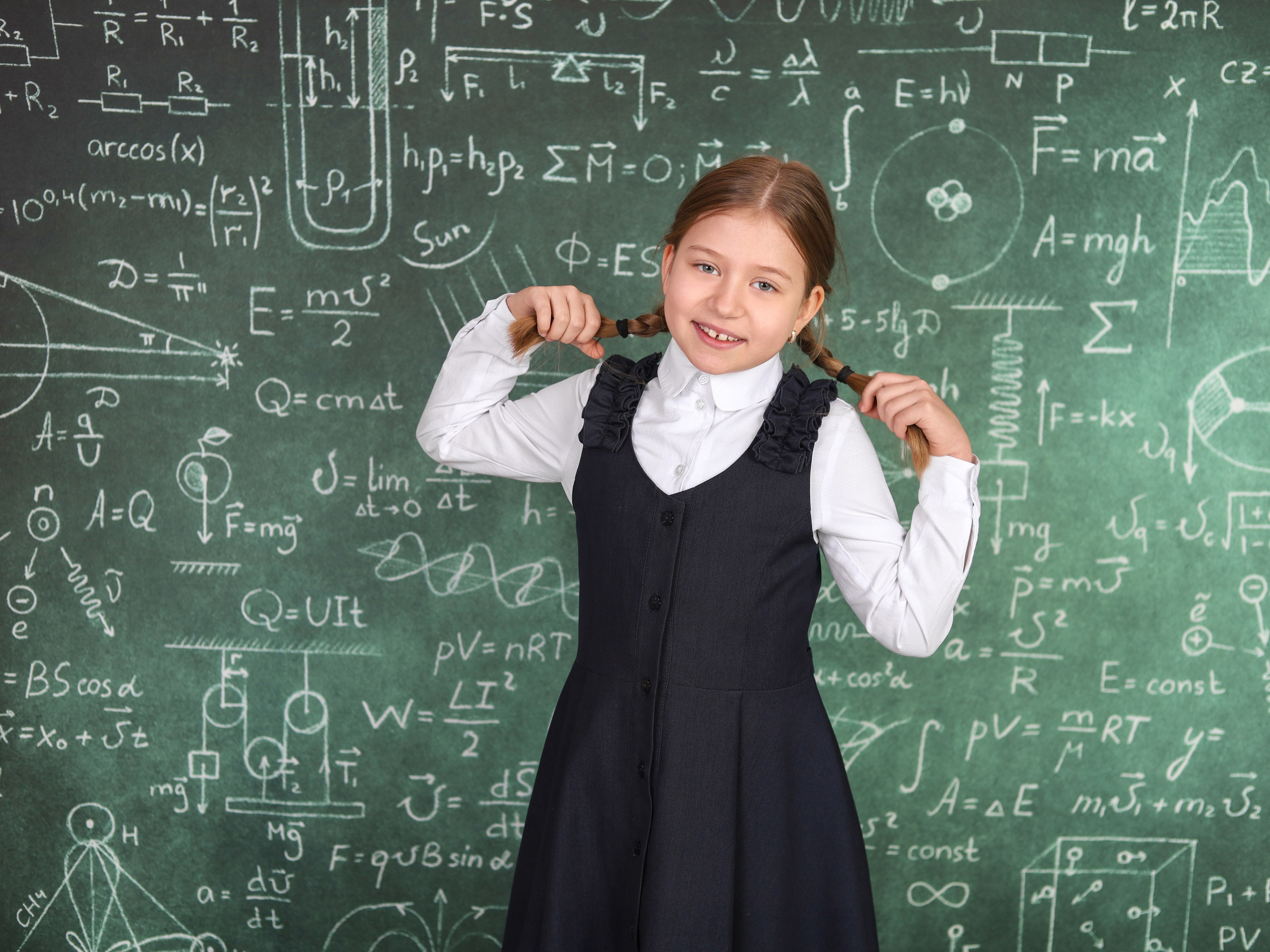 Выпускная книга "Ветер". Выпускные альбомы в Тюмени для школ, садов, вузов спортивных секций