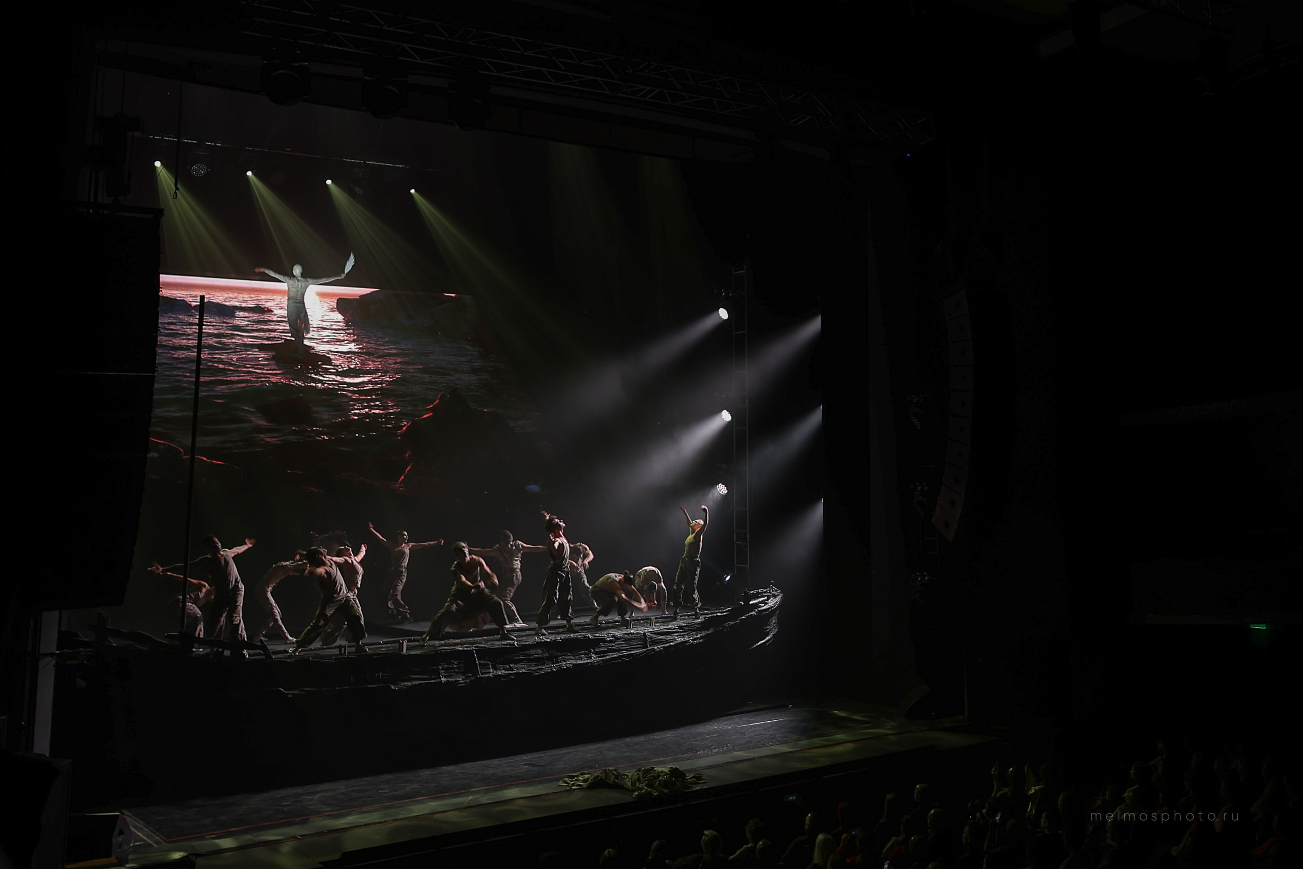 АНТИГРАВИТАЦИЯ. Репортажный, архитектурный, театральный и файн-арт фотограф Лена Мельникова в Москве