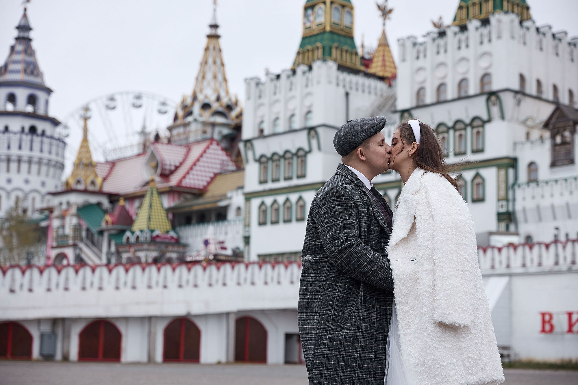 Прогулка, фотосессия жениха и невесты. Свадебная съемка. Фотограф в Москве Валерий Боцман