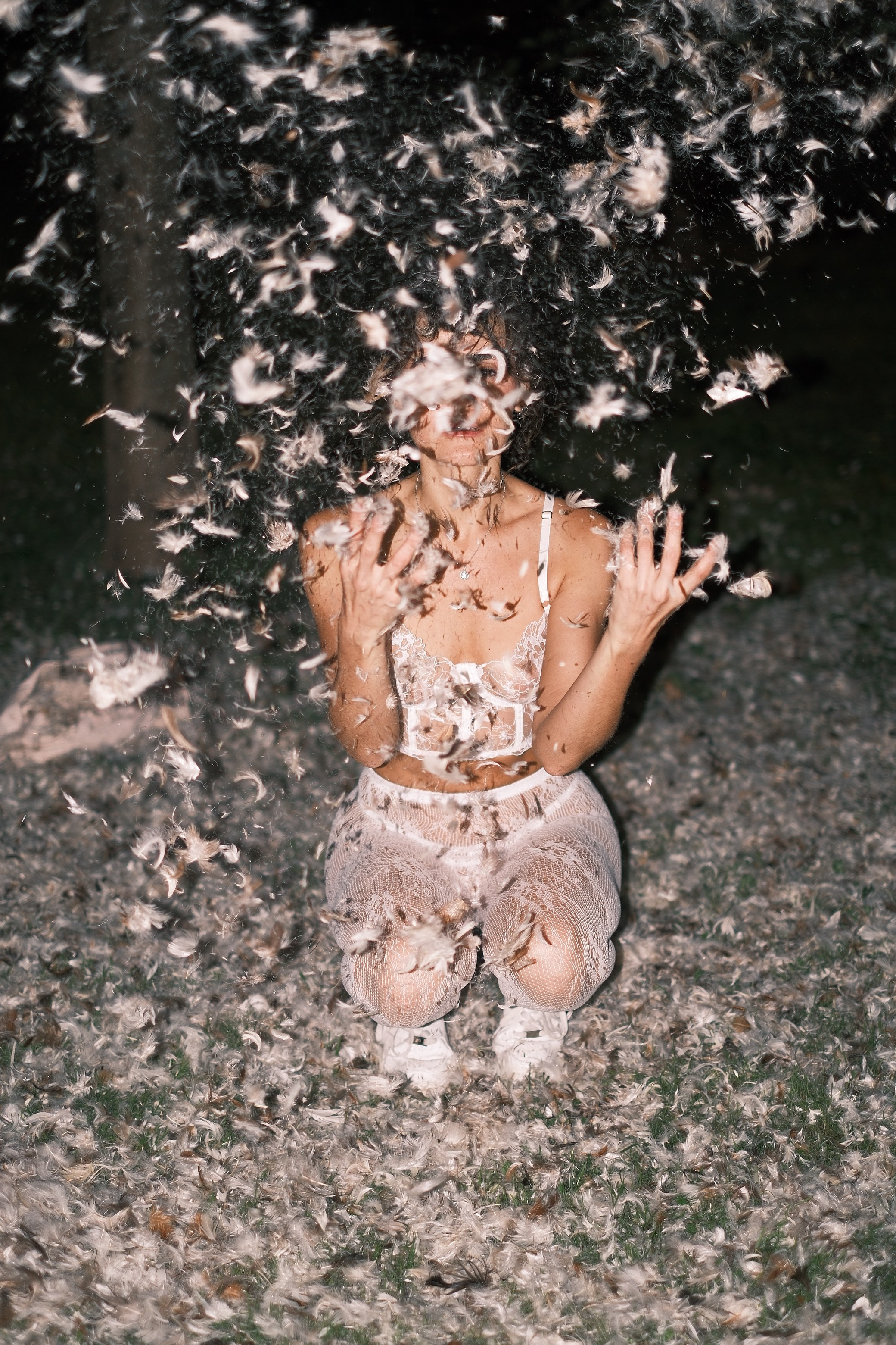 Фотосессия с перьями