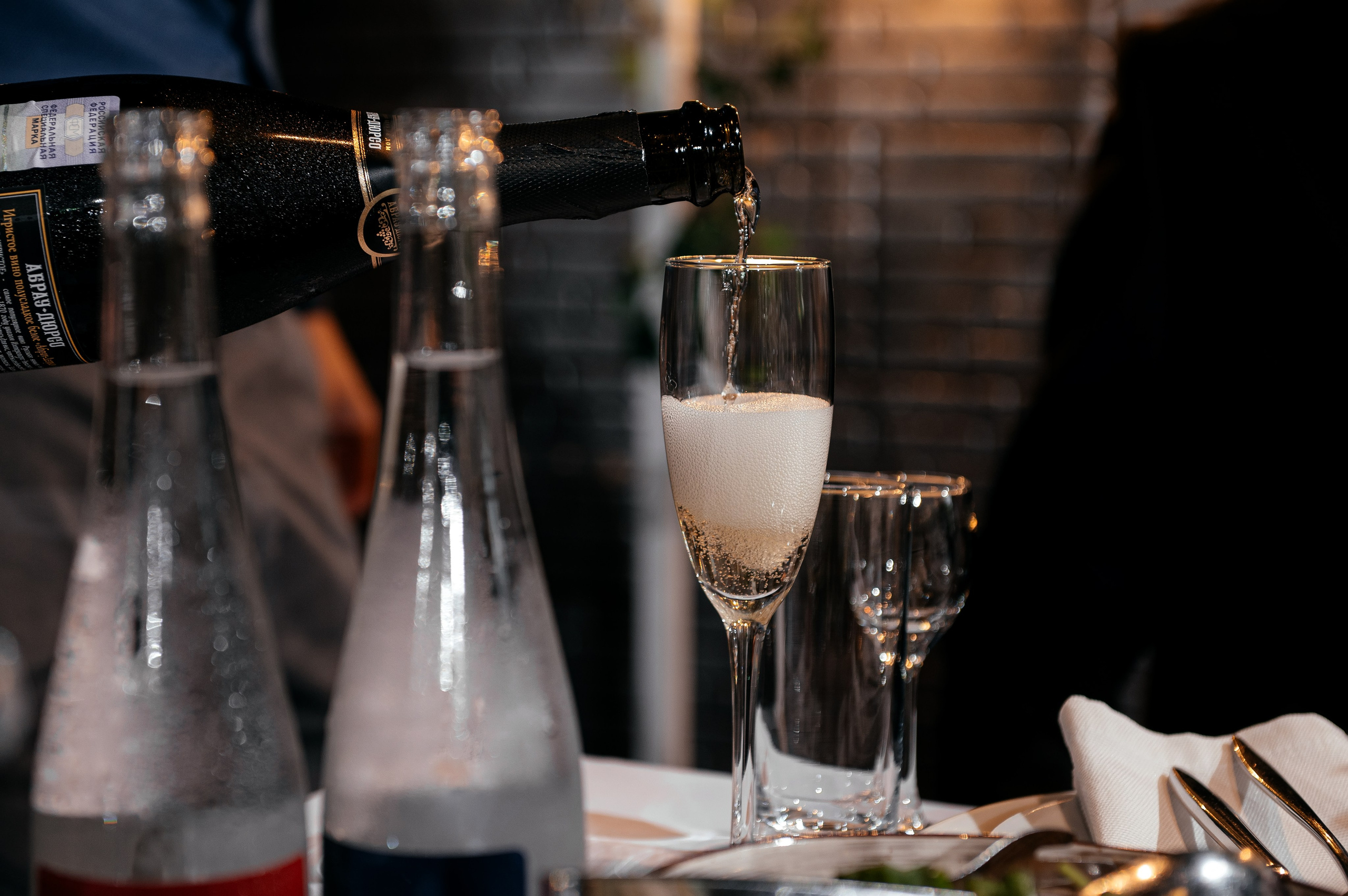 Свадьба с венчанием в Щелково. Прогулка в Гребнево, ресторан Кинза, отель Премиум. Свадебный и семейный фотограф Виктория Носачёва. Щелково, Москва и МО