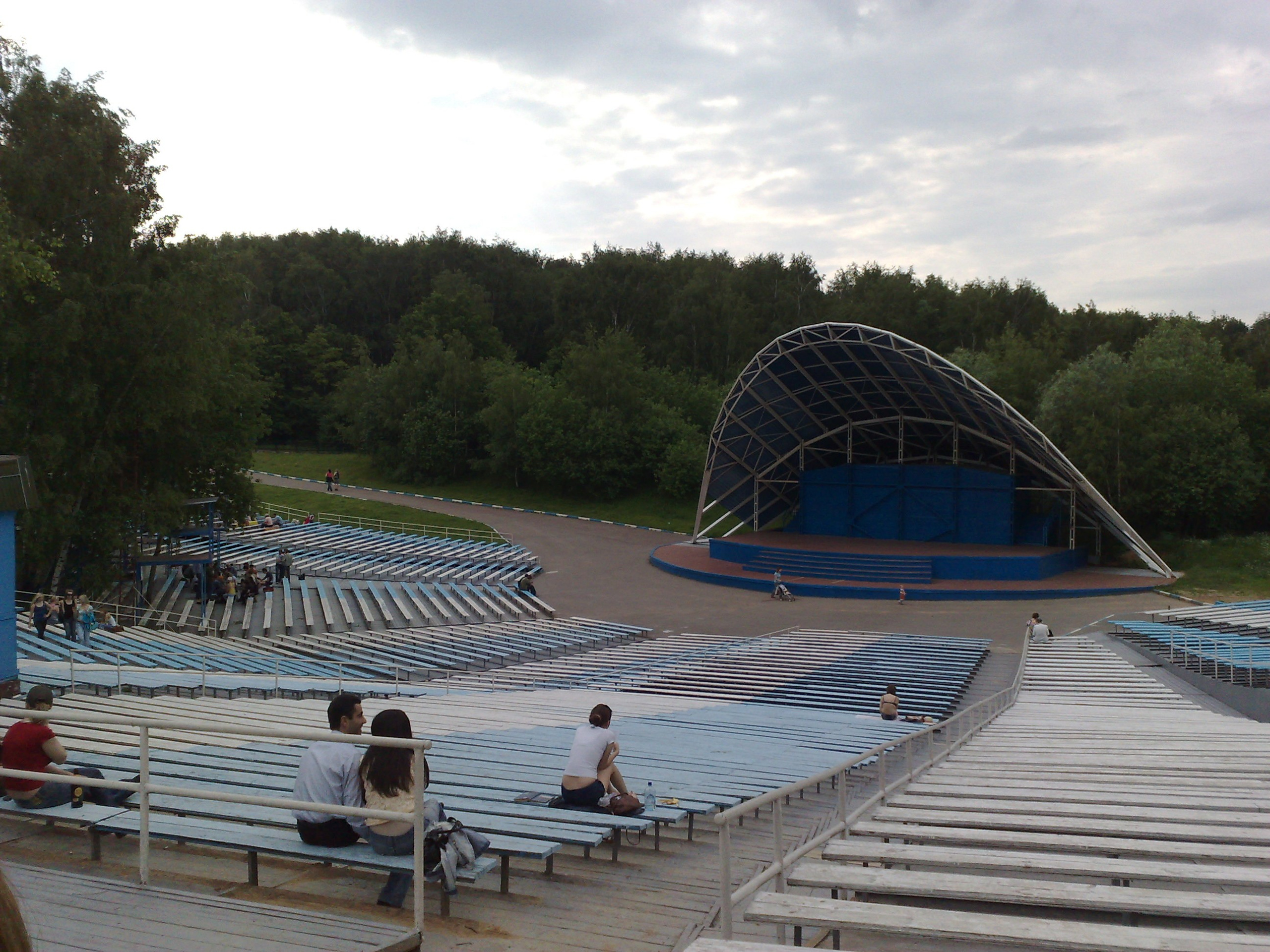 Зося на прогулке. Питомник китайских хохлатых собак Poale Ell: купить щенка в питомнике