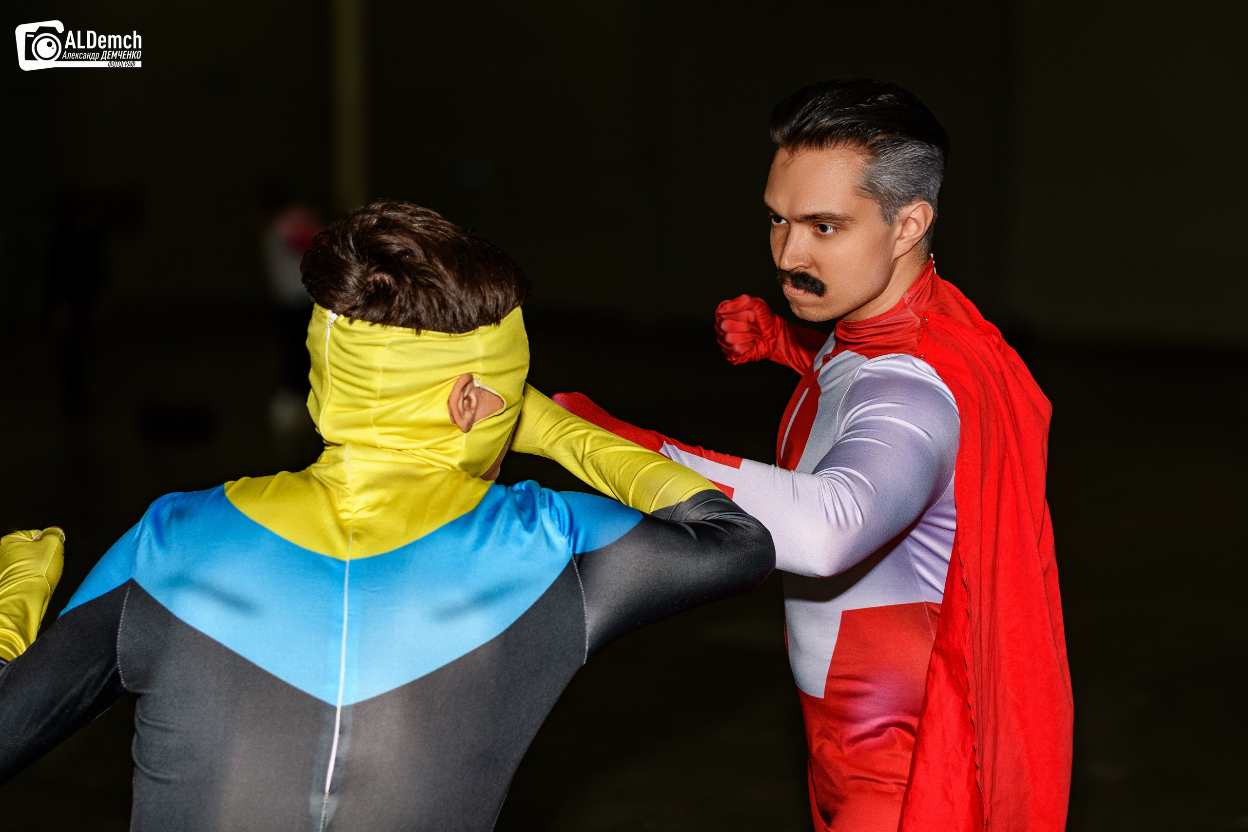 Неуязвимый и Омни-Мэн косплей фотосессия в Москве