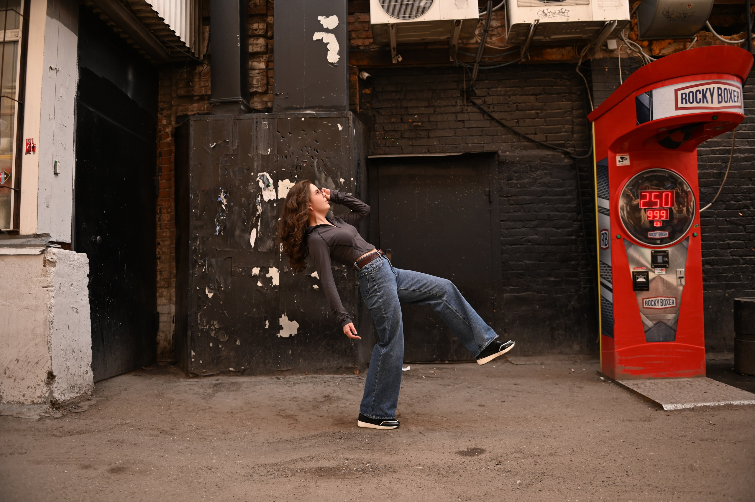 Индивидуальная прогулочная в городе. Свадебный, семейный, детский, контент фотограф в Омске Максим Ильин