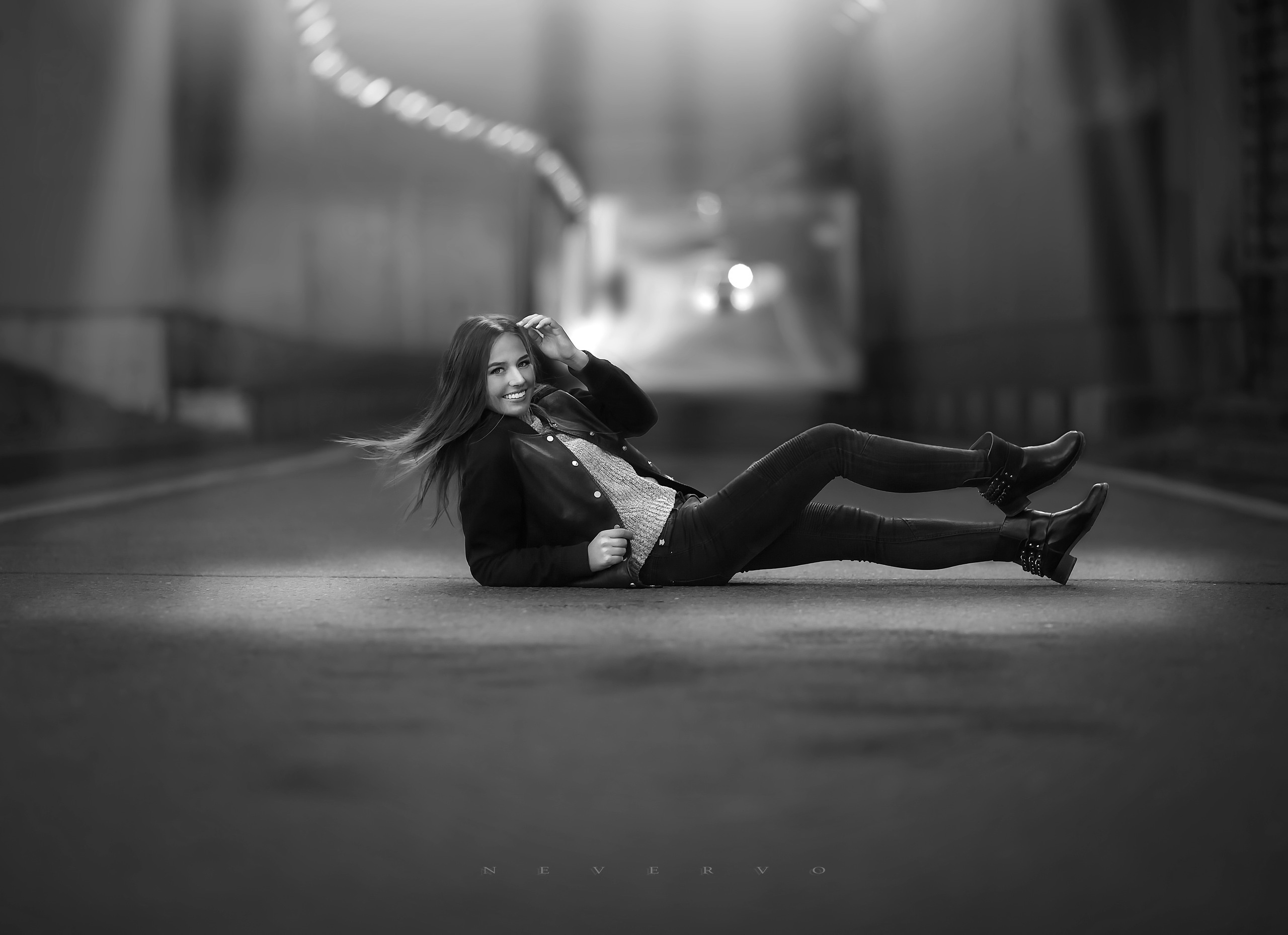 Черно-белая фотосъемка. B&W съемка в Москве. ЧБ фотограф Олег Голишник. Арт-фотограф Олег Голишников. Творческая мастерская