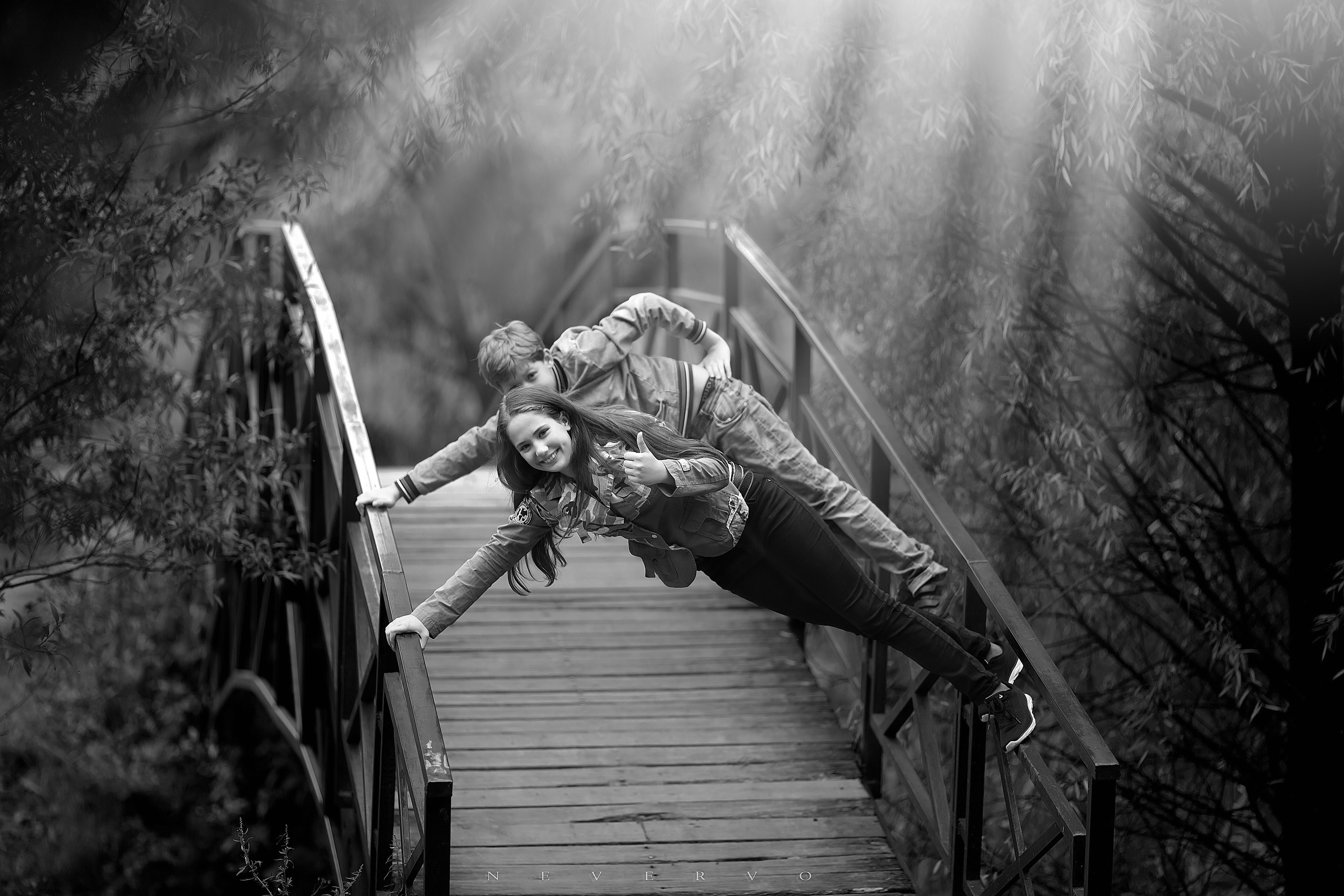 Черно-белая фотосъемка. B&W съемка в Москве. ЧБ фотограф Олег Голишник. Арт-фотограф Олег Голишников. Творческая мастерская