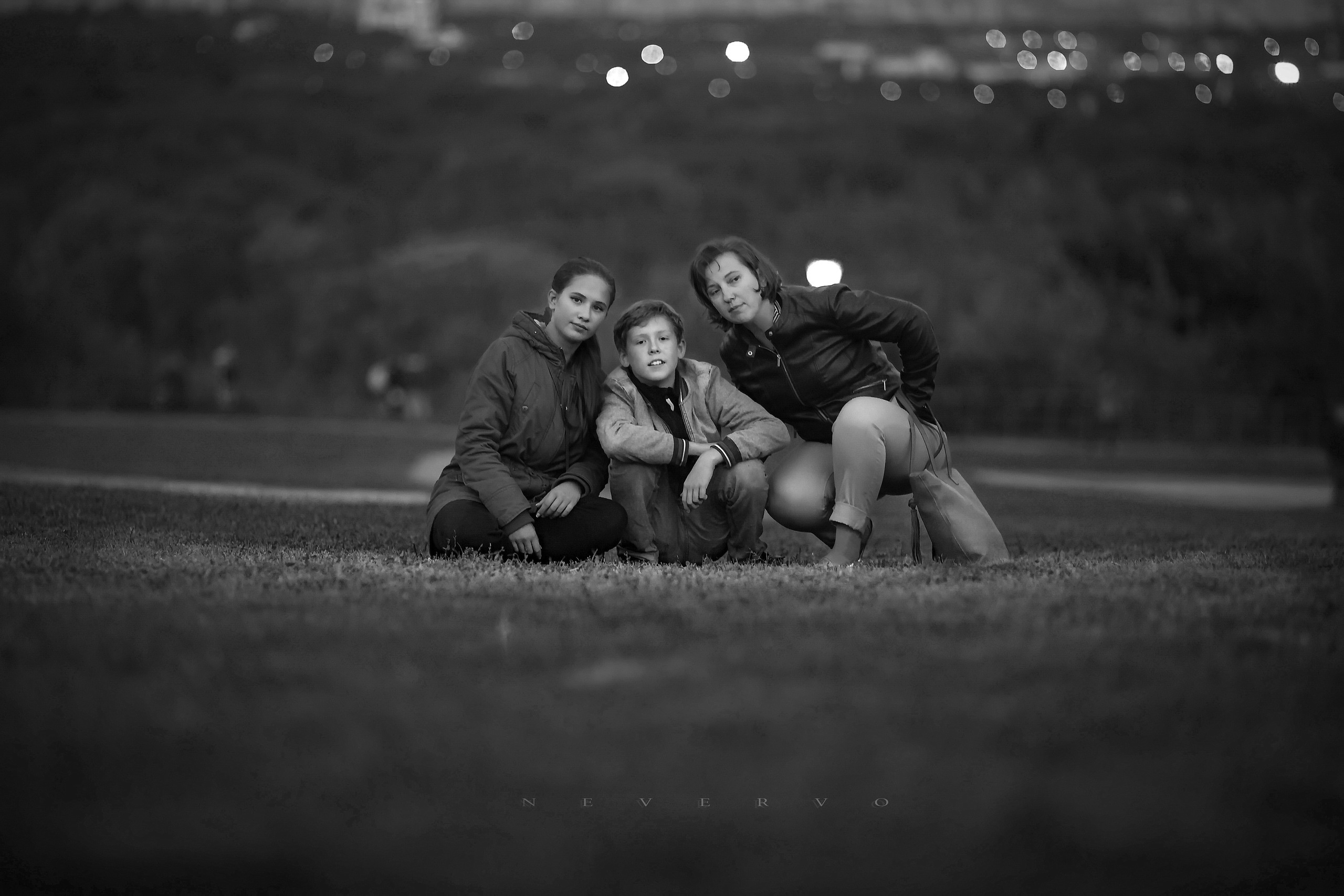 Черно-белая фотосъемка. B&W съемка в Москве. ЧБ фотограф Олег Голишник. Арт-фотограф Олег Голишников. Творческая мастерская