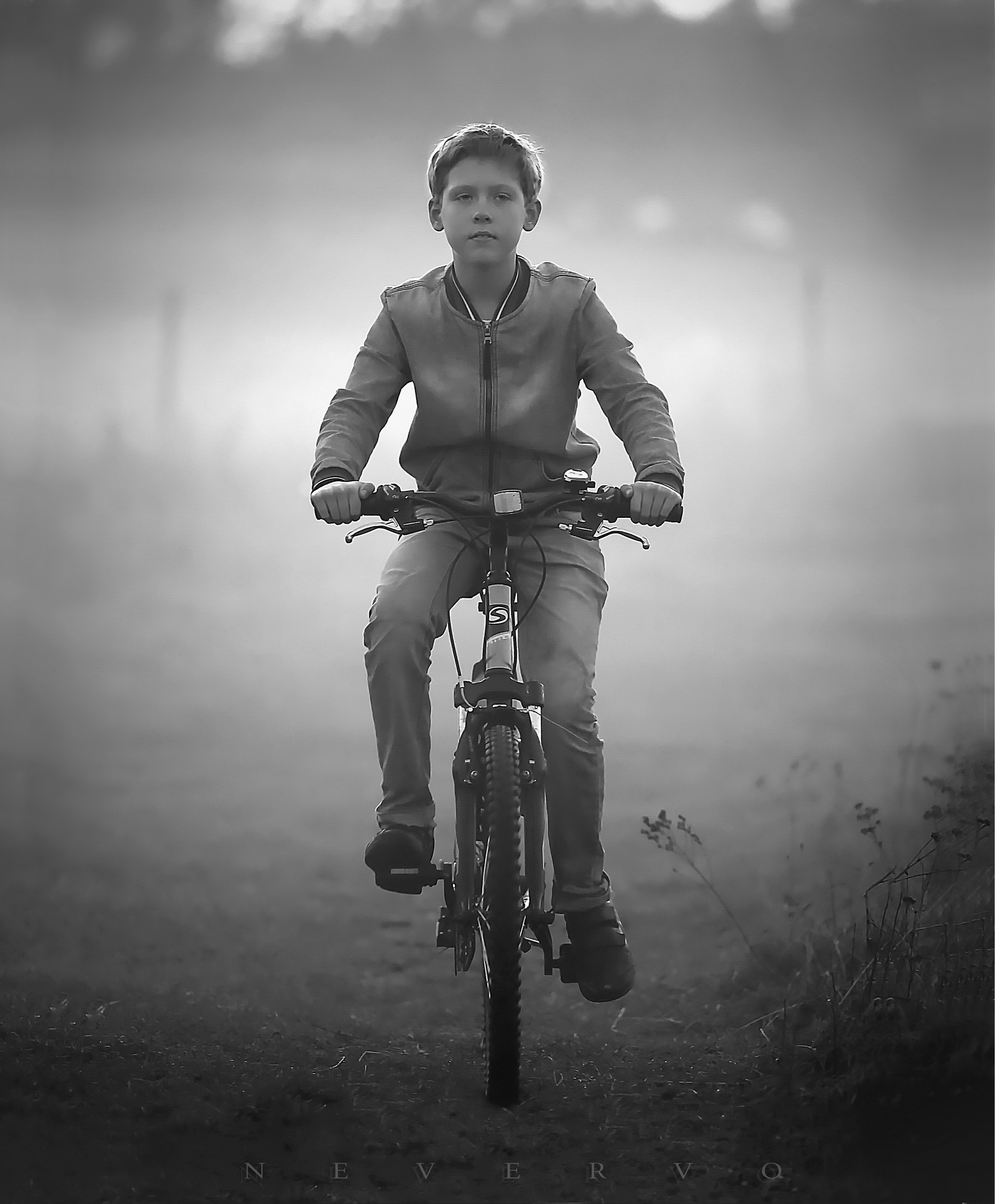Черно-белая фотосъемка. B&W съемка в Москве. ЧБ фотограф Олег Голишник. Арт-фотограф Олег Голишников. Творческая мастерская