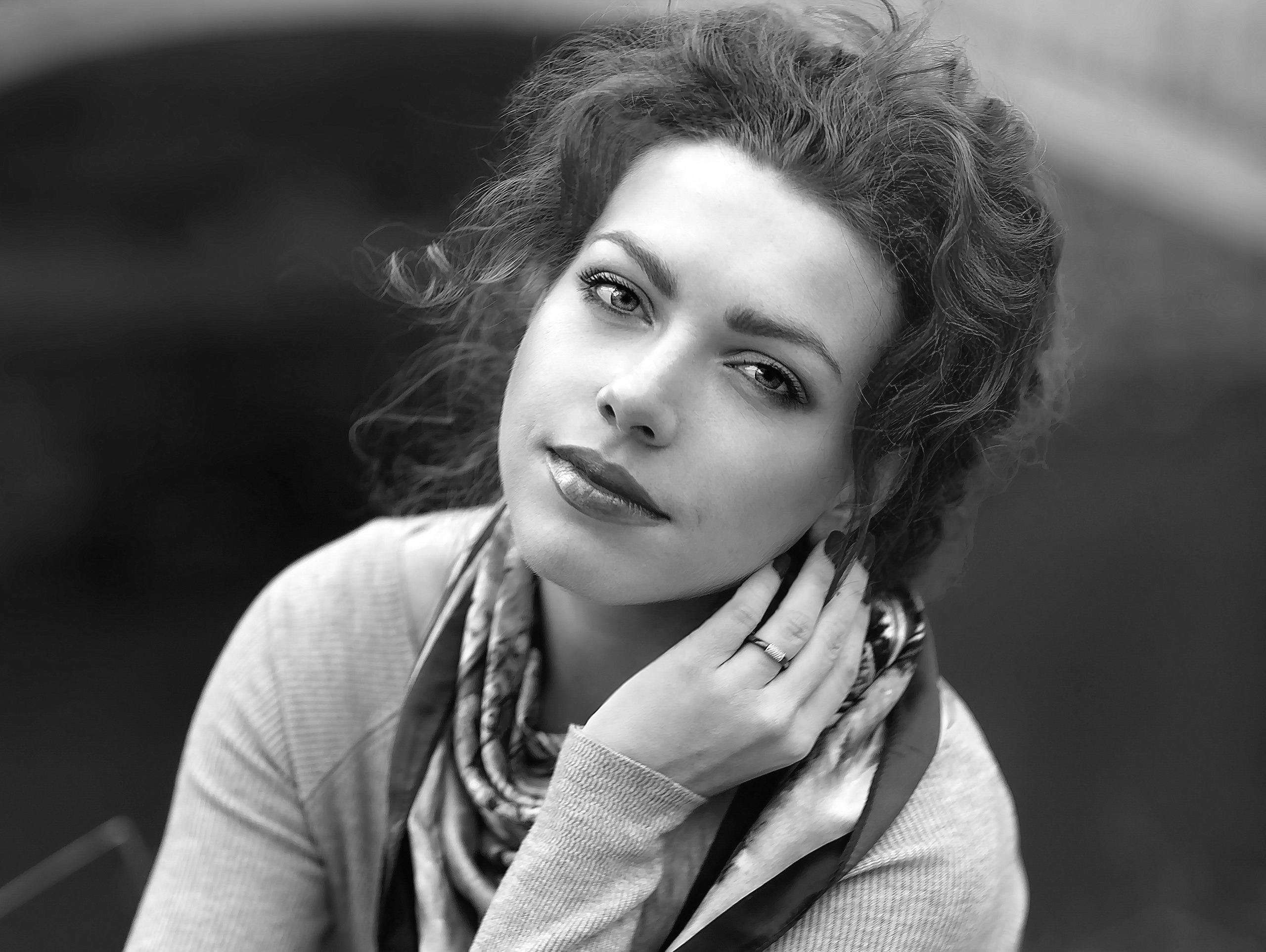 Черно-белая фотосъемка. B&W съемка в Москве. ЧБ фотограф Олег Голишник. Арт-фотограф Олег Голишников. Творческая мастерская